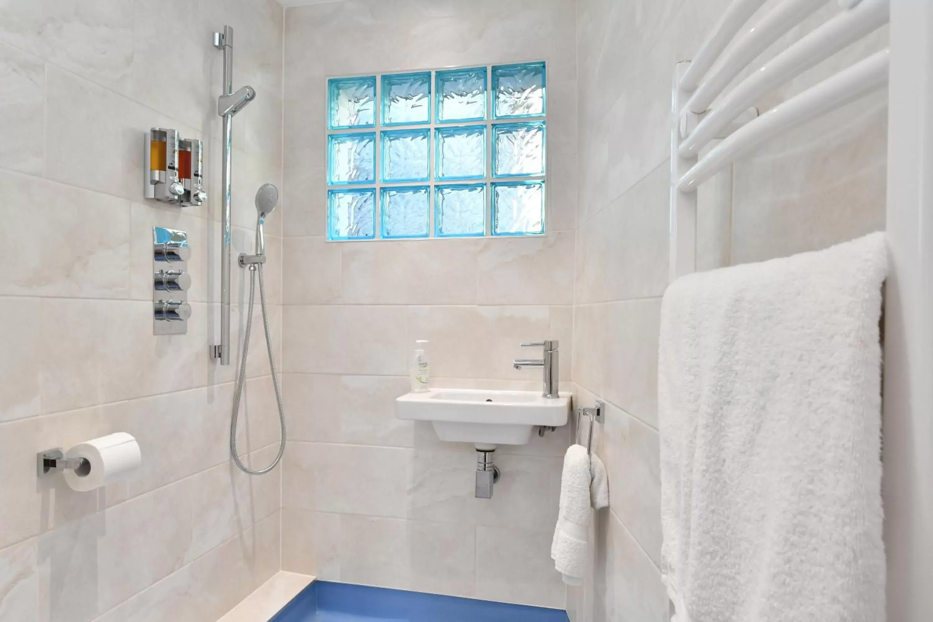 Bathroom in Heritage Bed and Breakfast