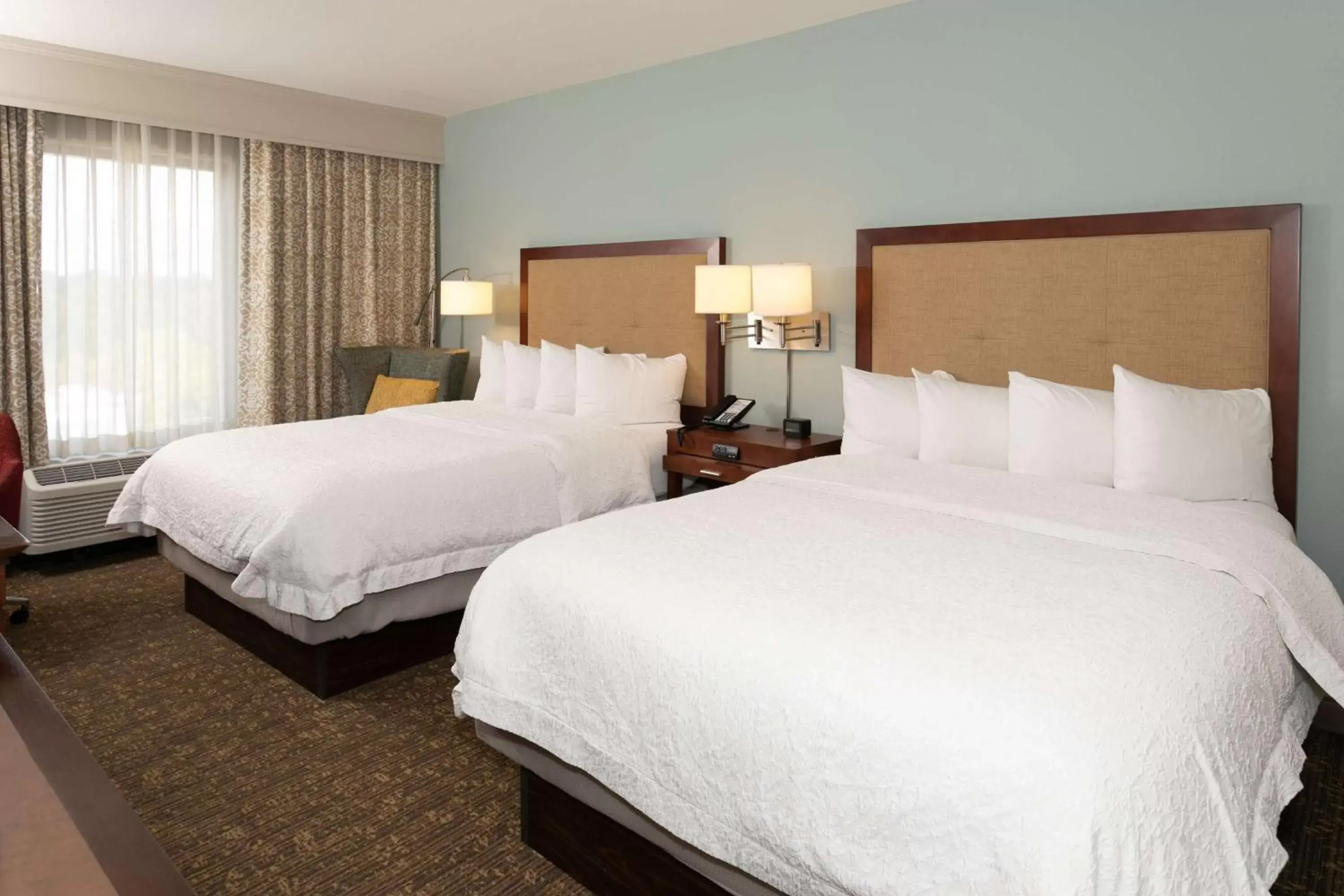 Bed in Hampton Inn & Suites Nashville-Green Hills