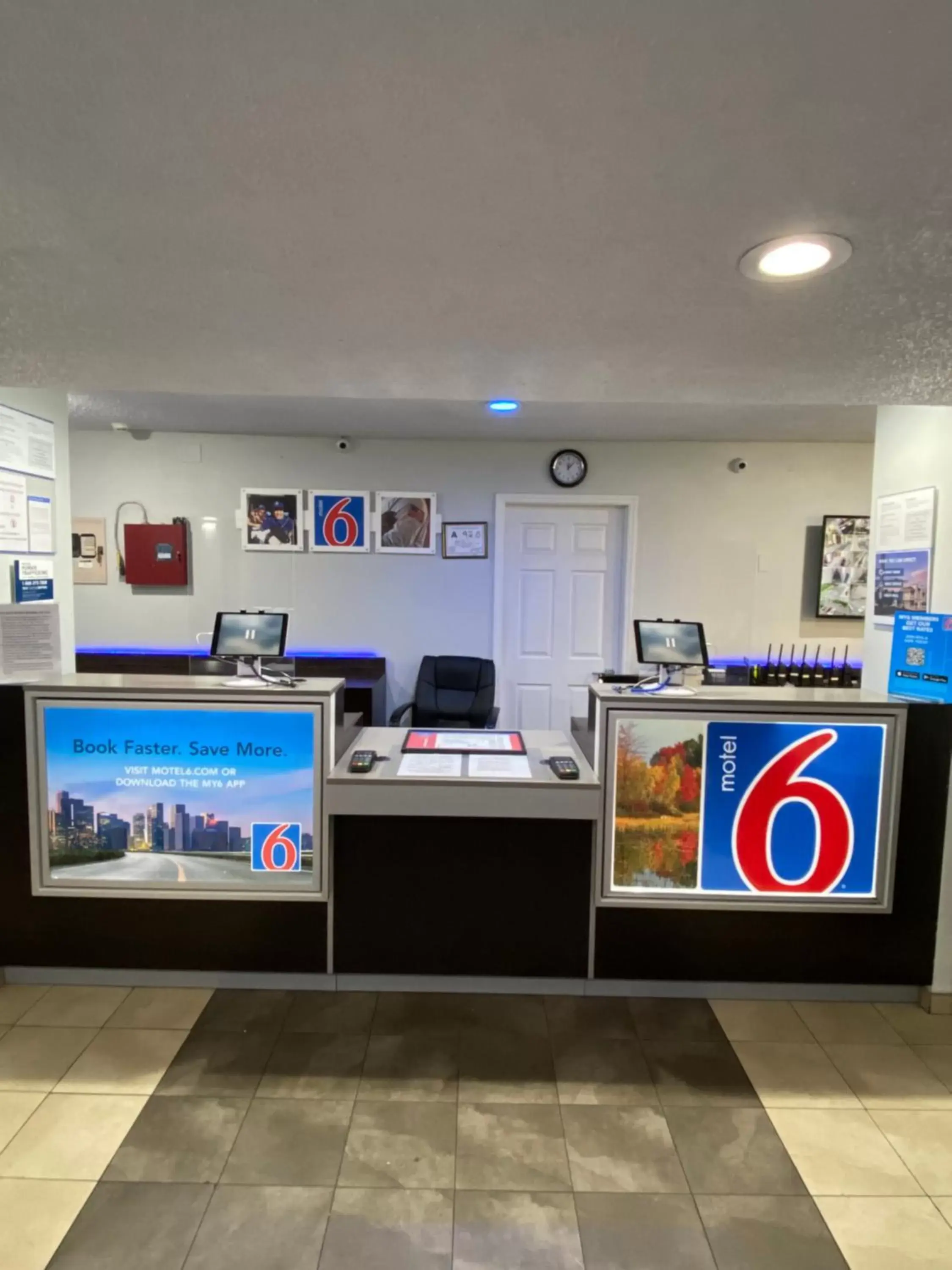 Lobby or reception in Motel 6-Greensboro, NC - Airport Lobby or reception in Motel 6-Greensboro, NC - Airport