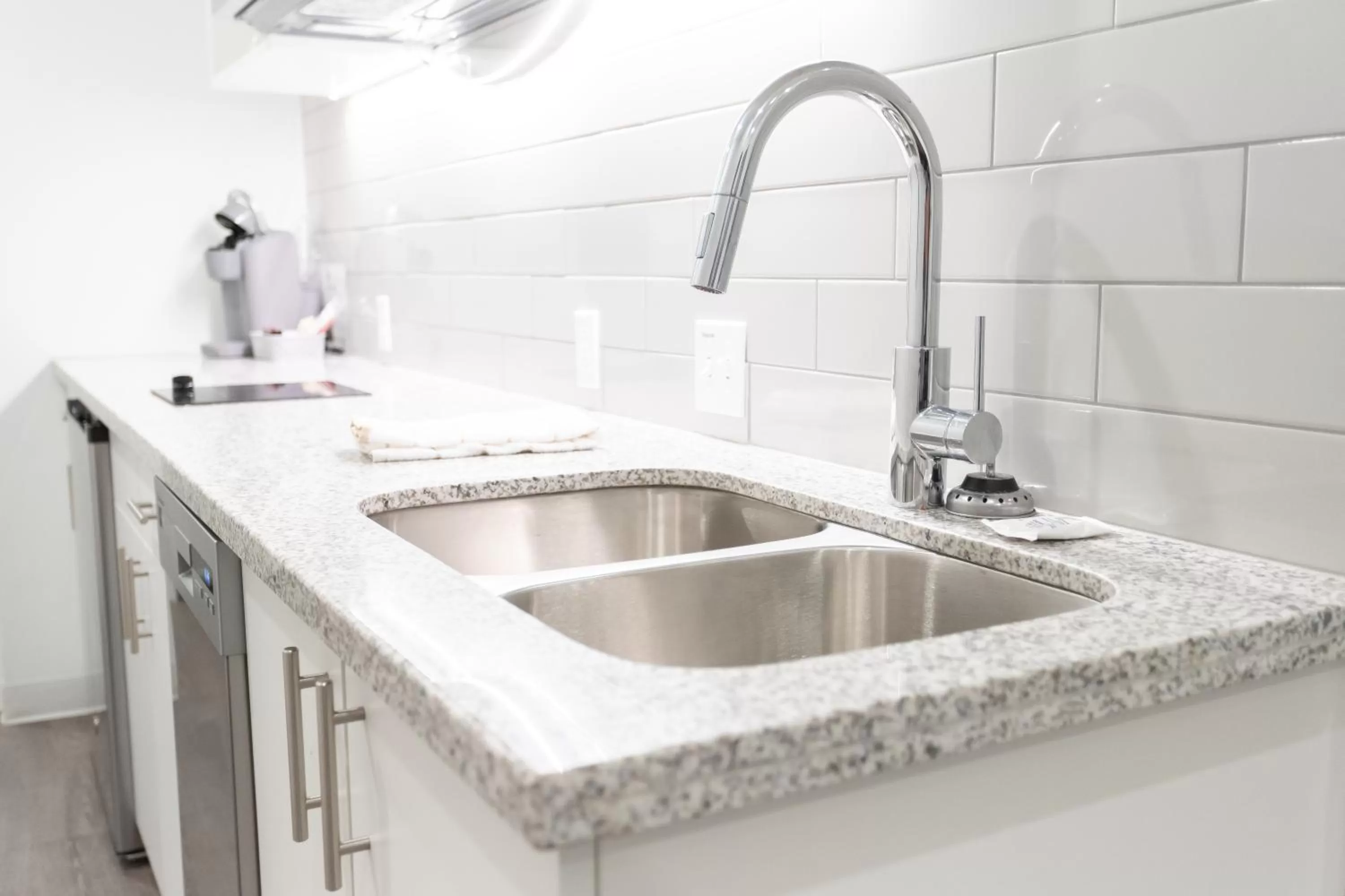 Kitchen or kitchenette in Leavenworth Local Hotel