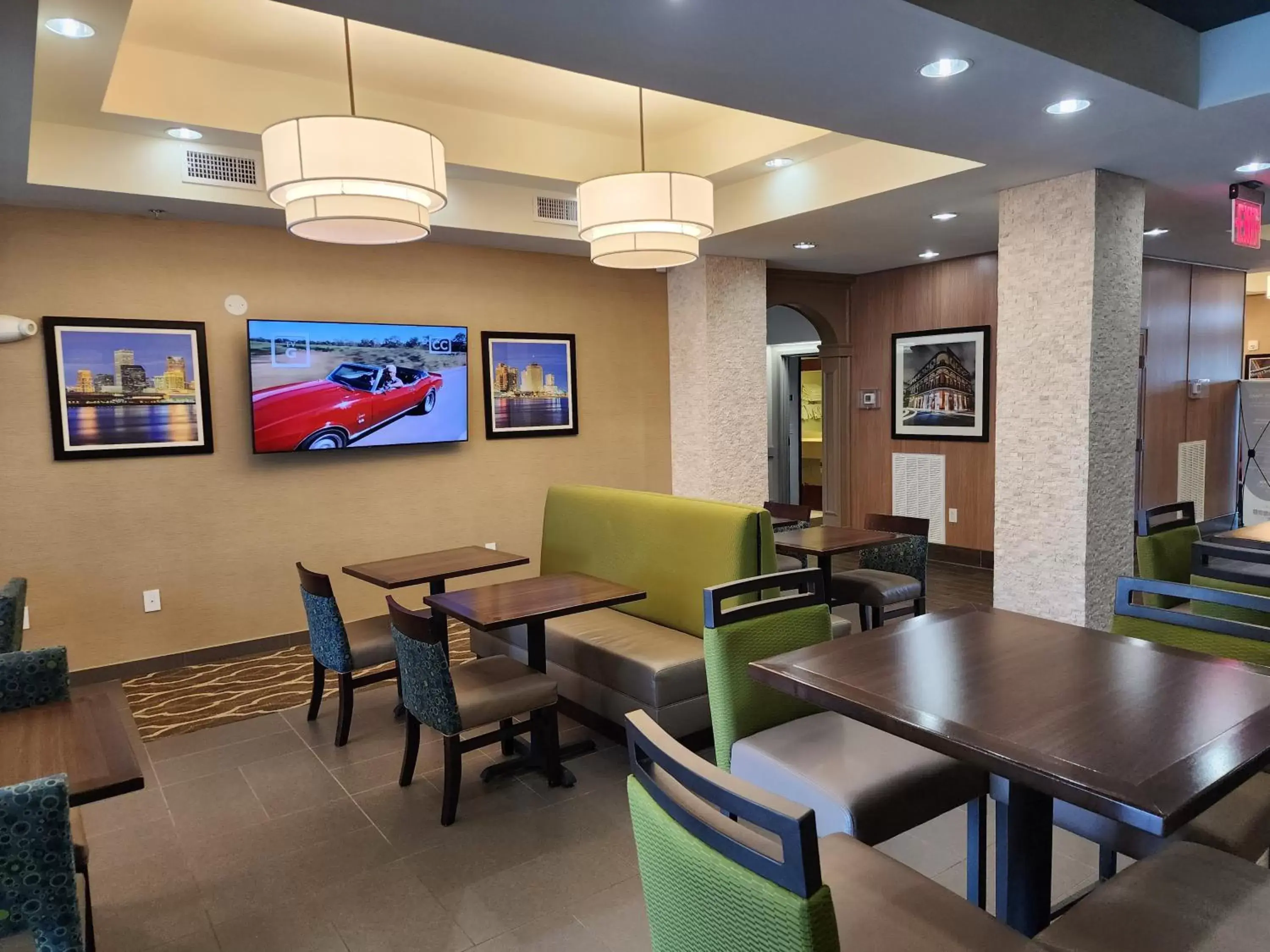 Breakfast, Restaurant/Places to Eat in Comfort Suites New Orleans East