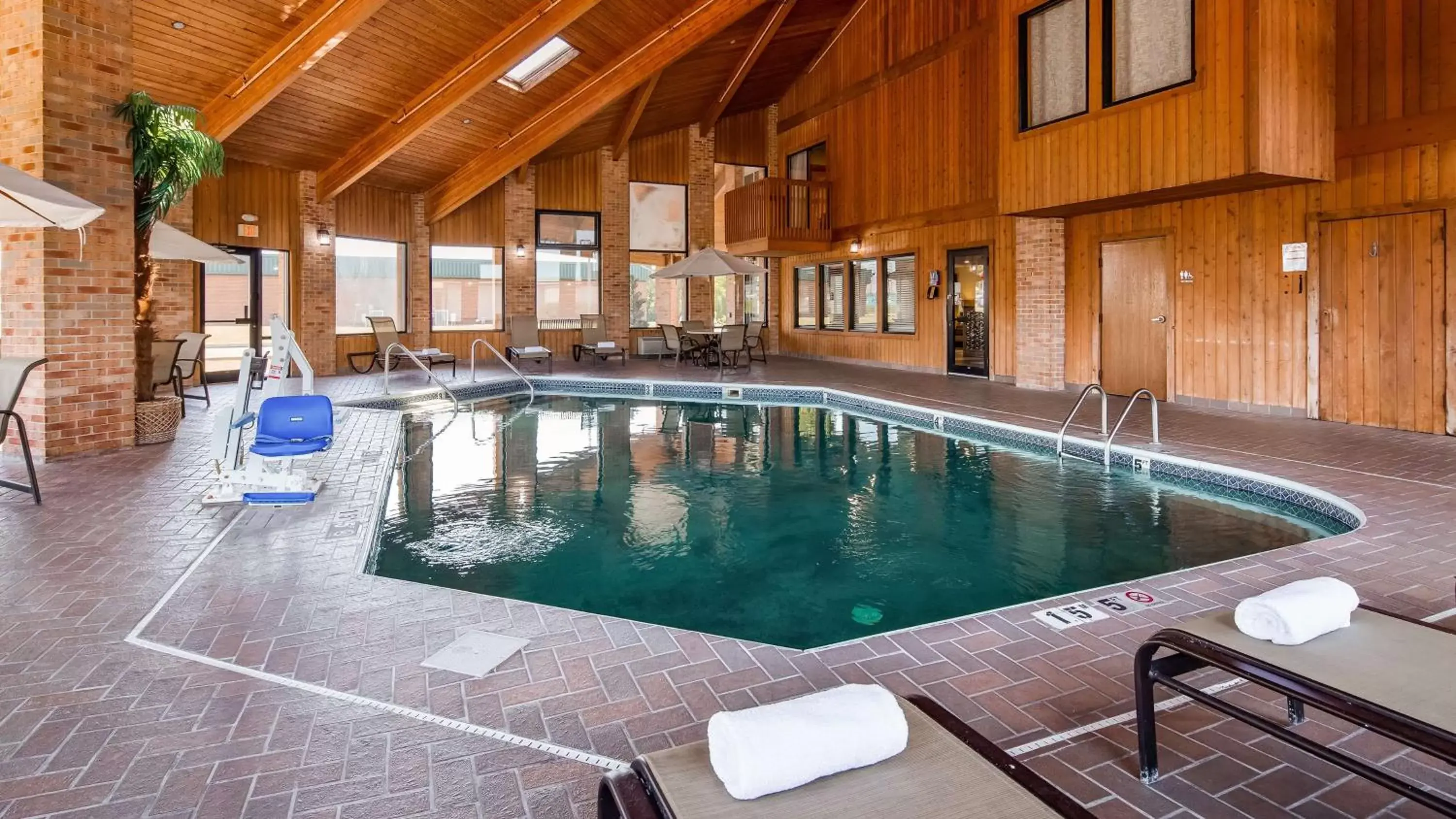 Pool view, Swimming Pool in Best Western Jacksonville Inn