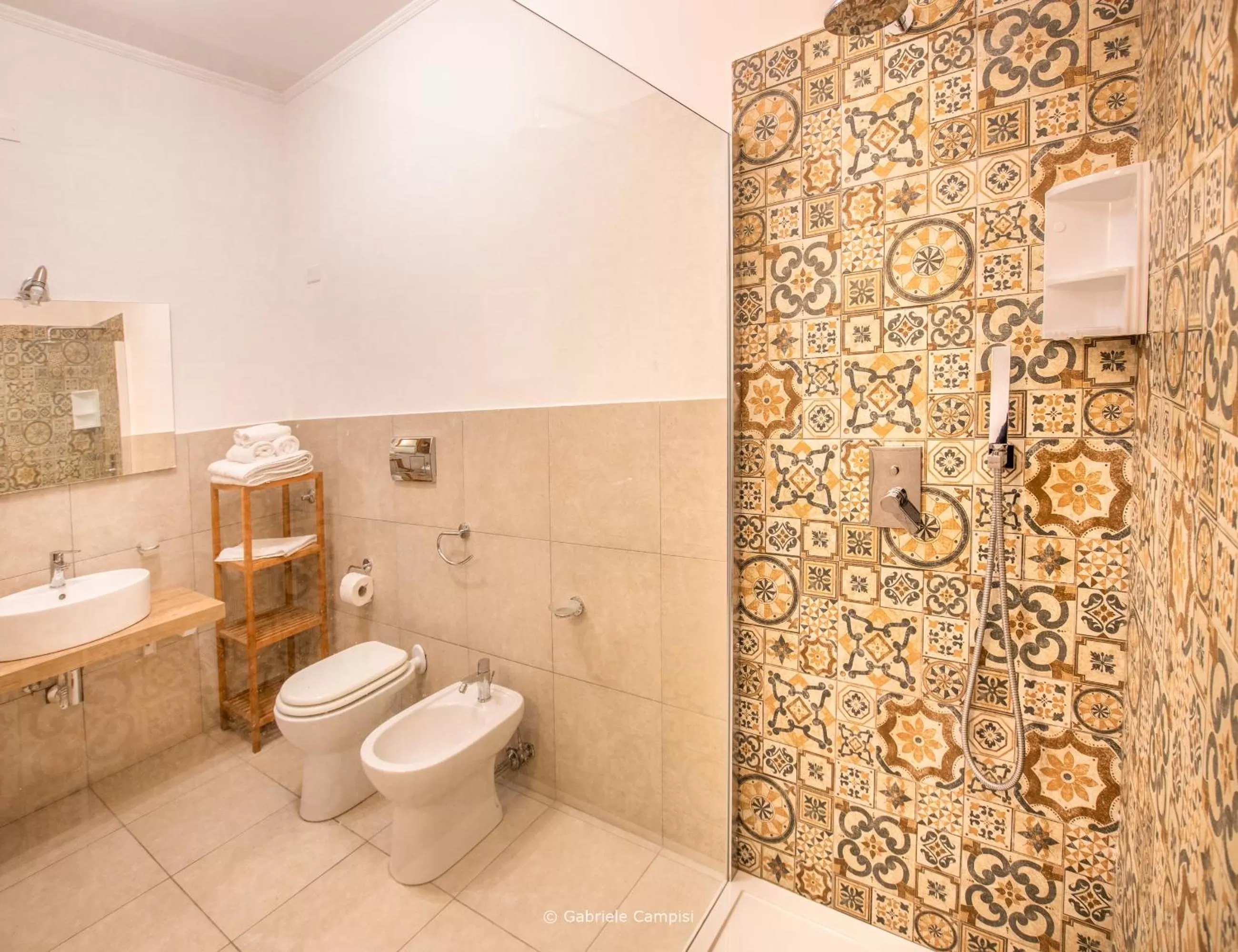 Shower in Nonna Nina