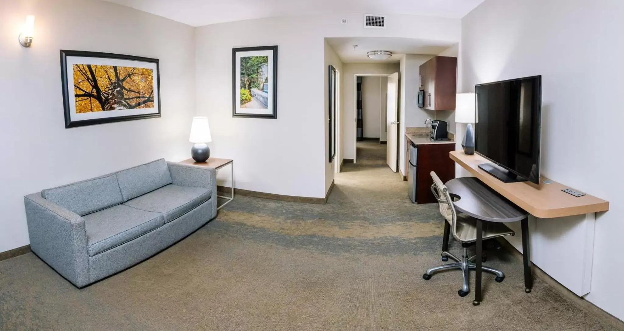 Photo of the whole room, Seating Area in Holiday Inn Hotel & Suites Stockbridge-Atlanta I-75, an IHG Hotel