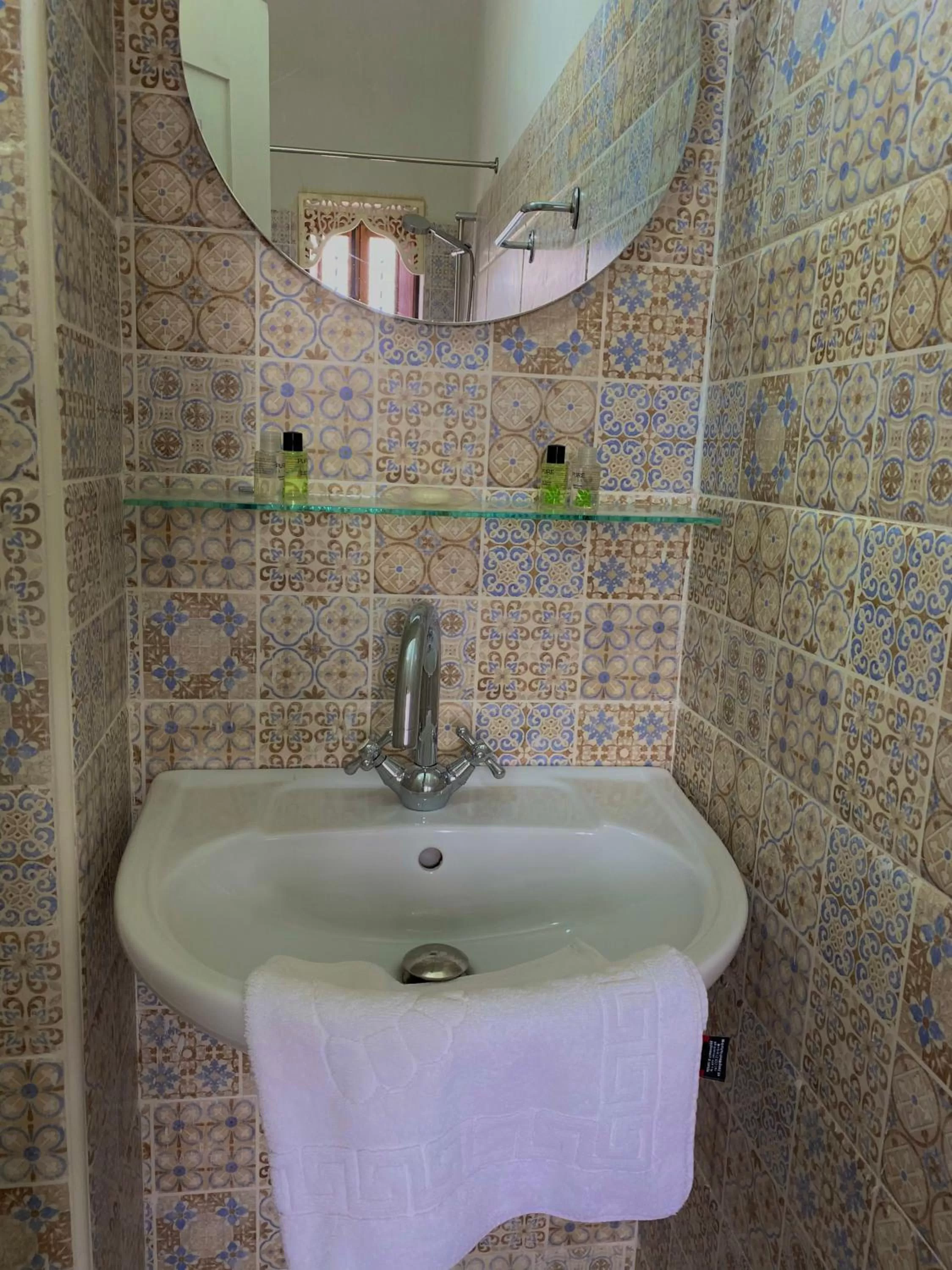 Bathroom in Djerba Authentique