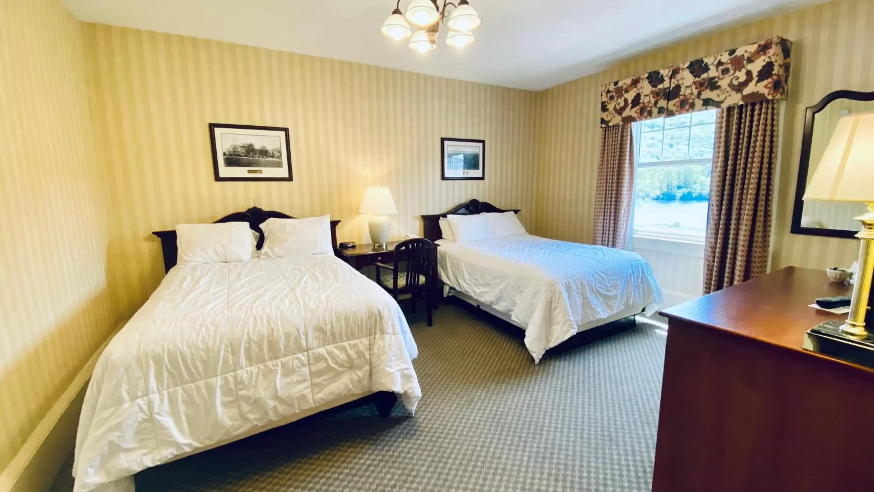Bed in Shawnee Inn and Golf Resort