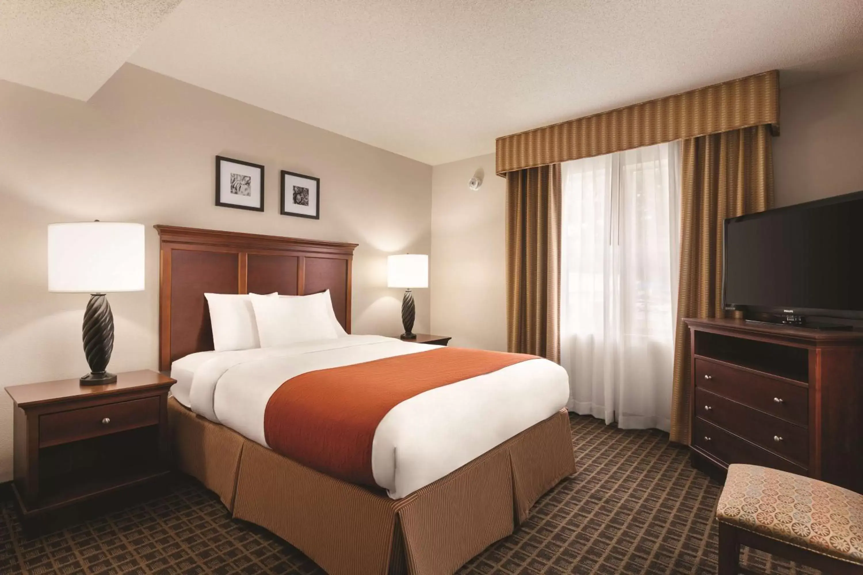 Photo of the whole room, Bed in Country Inn & Suites by Radisson, Lawrenceville, GA