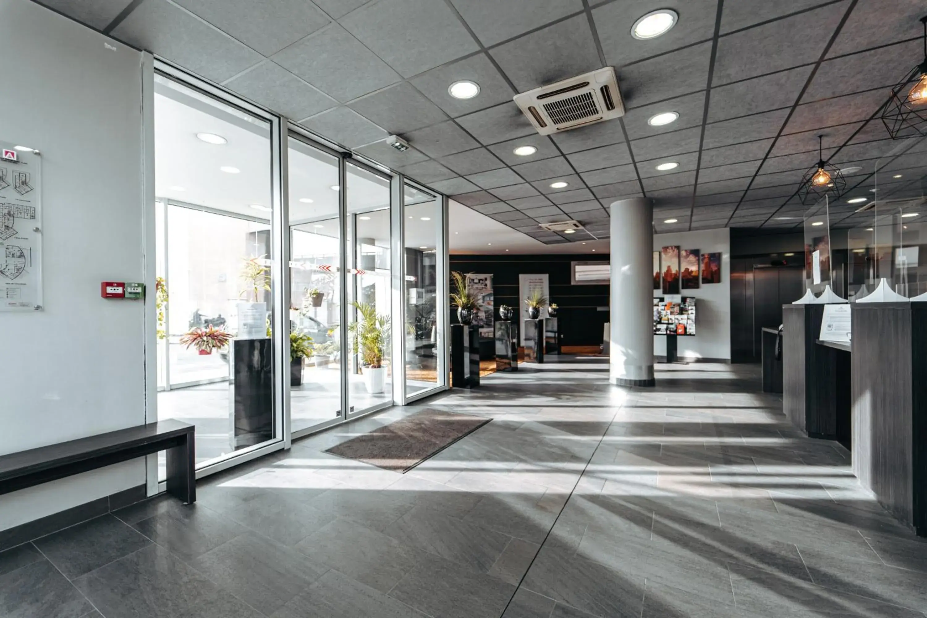 Lobby or reception in Park & Suites Elegance Lyon - Cite Internationale