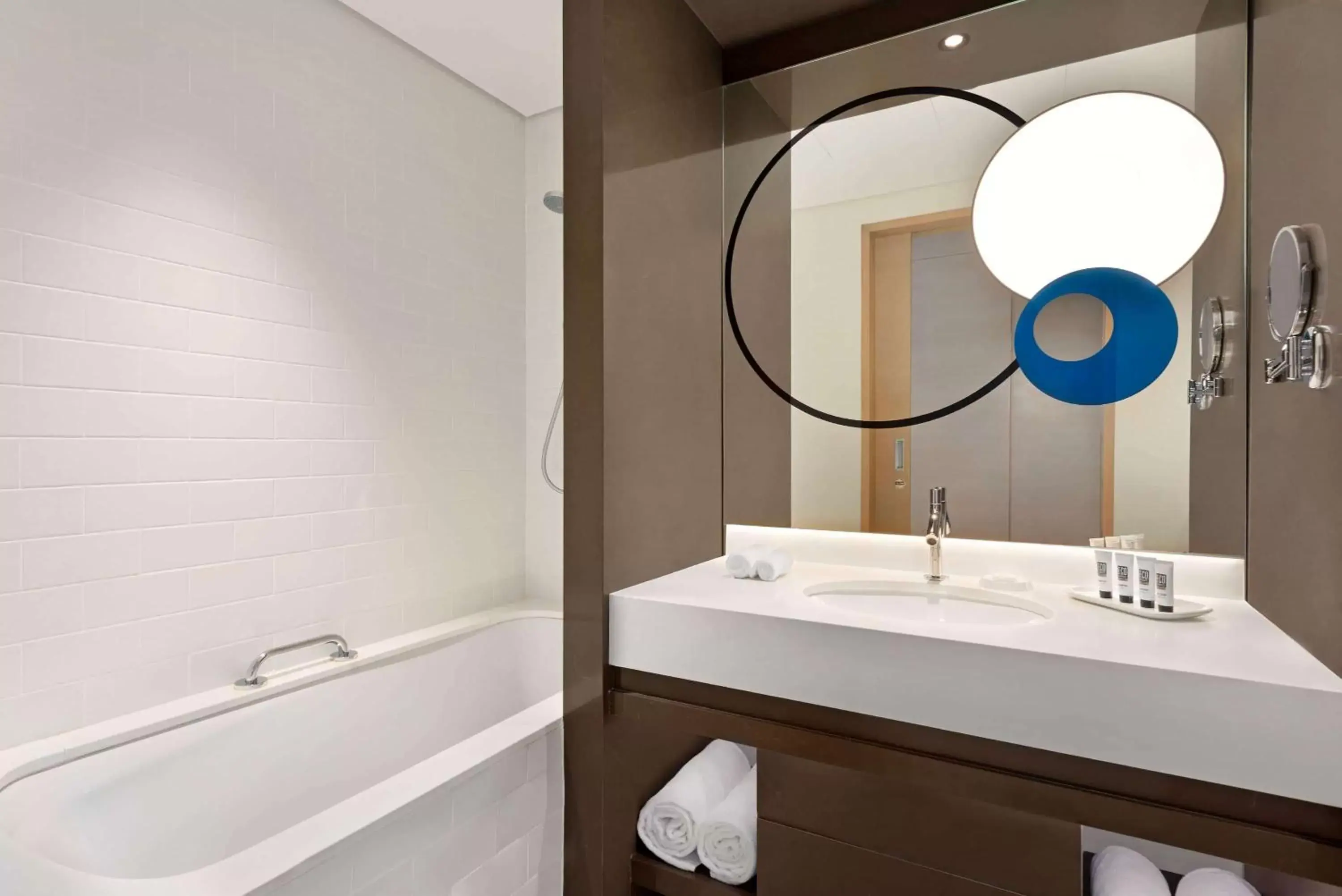 Bathroom in Wyndham Dubai Deira Bathroom in Wyndham Dubai Deira