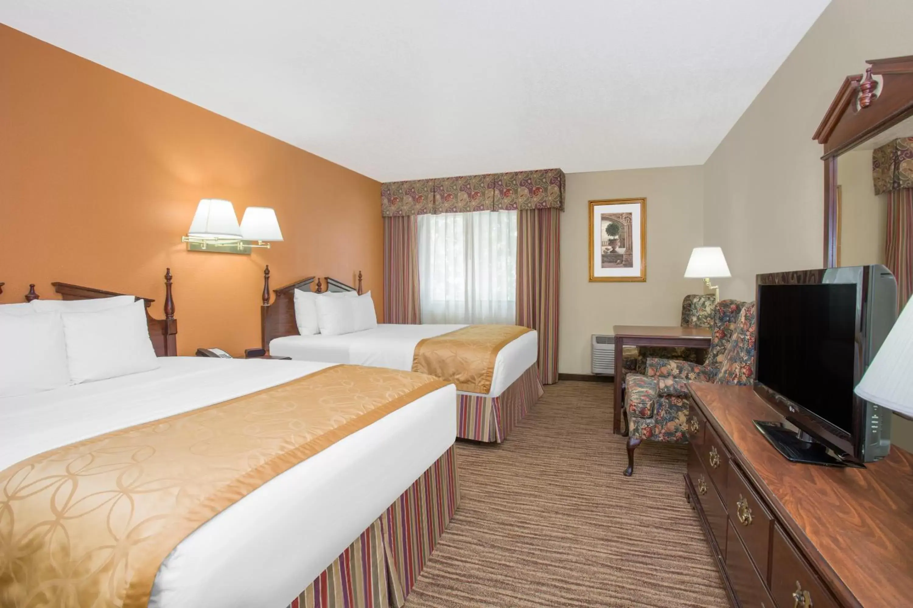 Bed in Days Inn & Suites by Wyndham Red Rock-Gallup