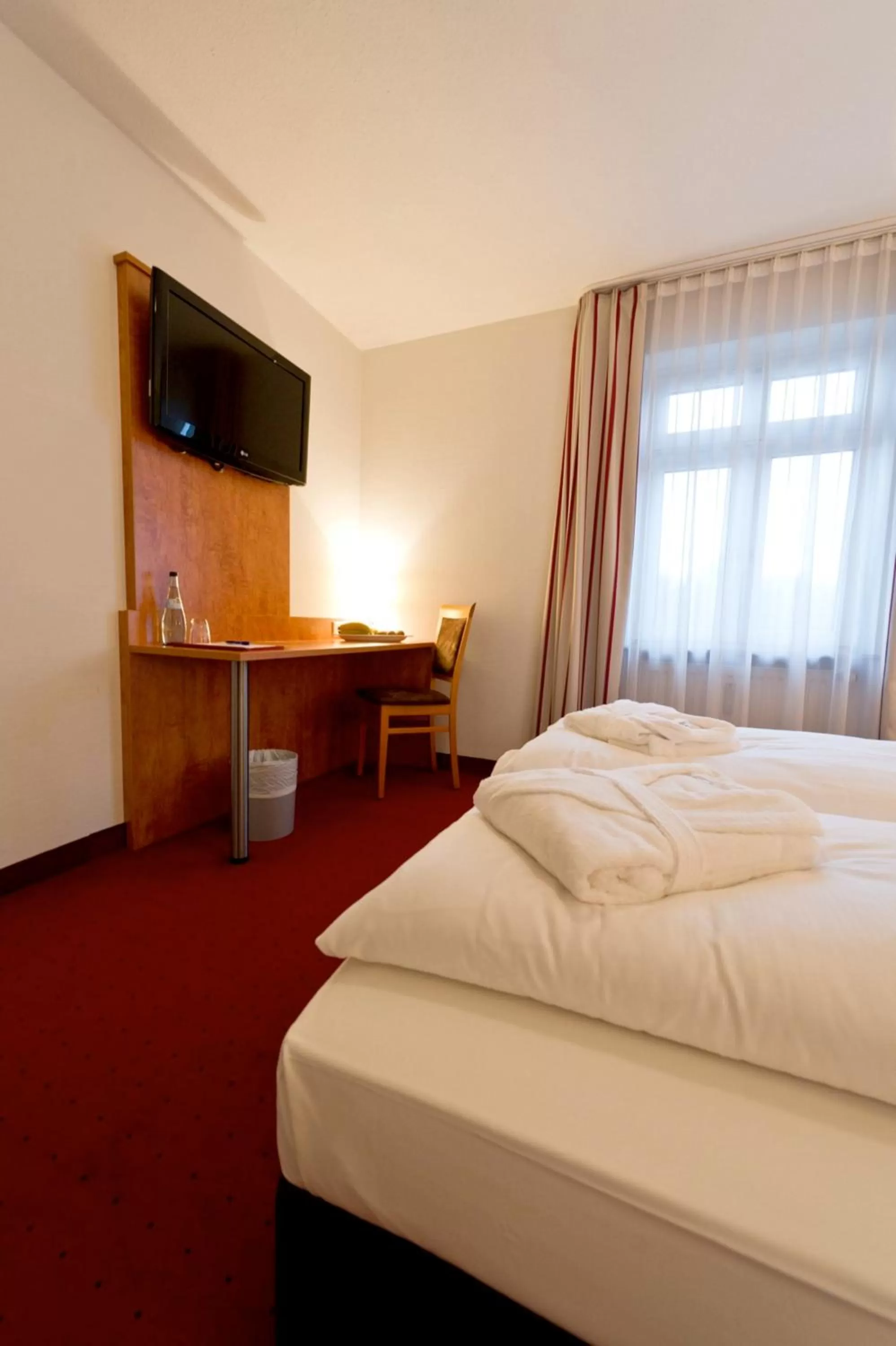 Photo of the whole room, Bed in Hotel Neuwirtshaus