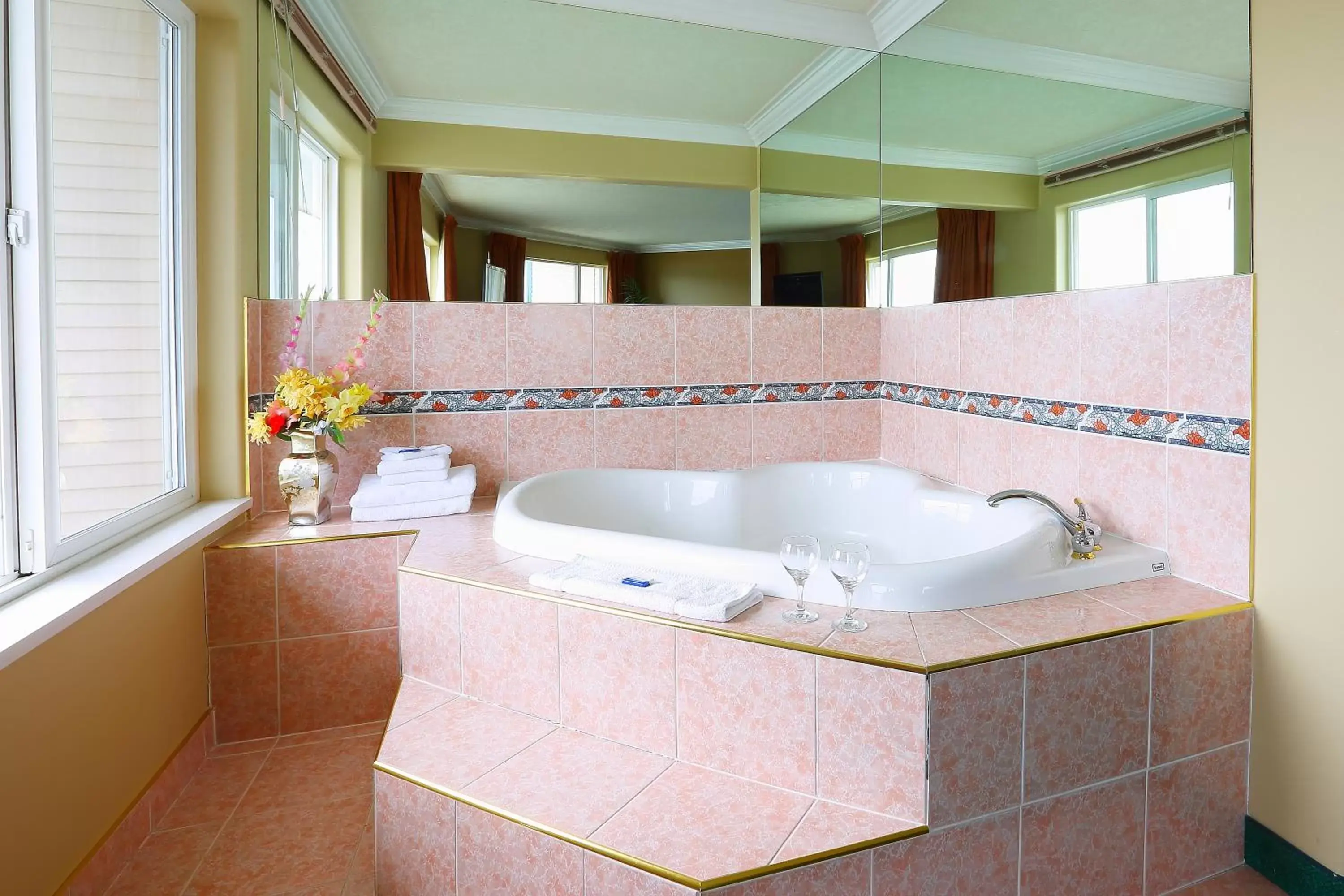 Hot Tub, Bathroom in Glen Lyon Inn