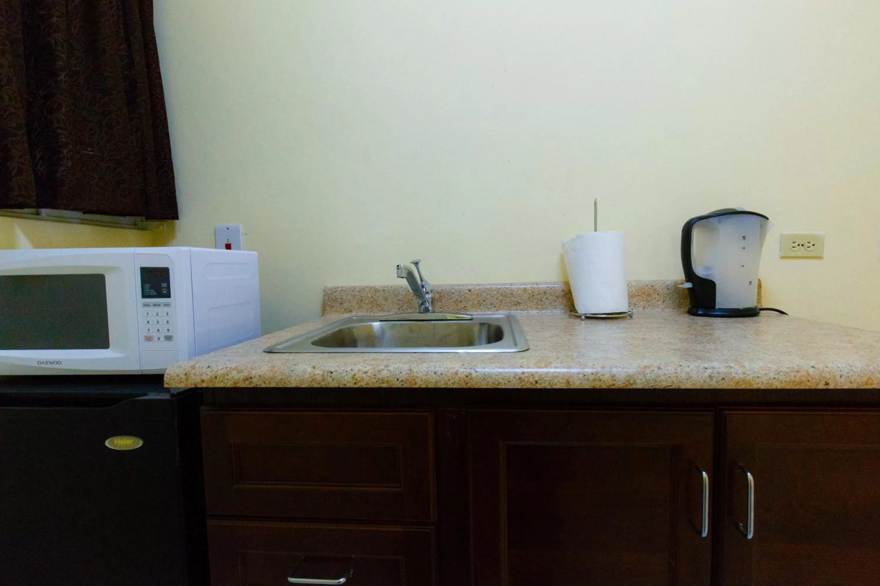 Kitchen or kitchenette in Jasmine Inn