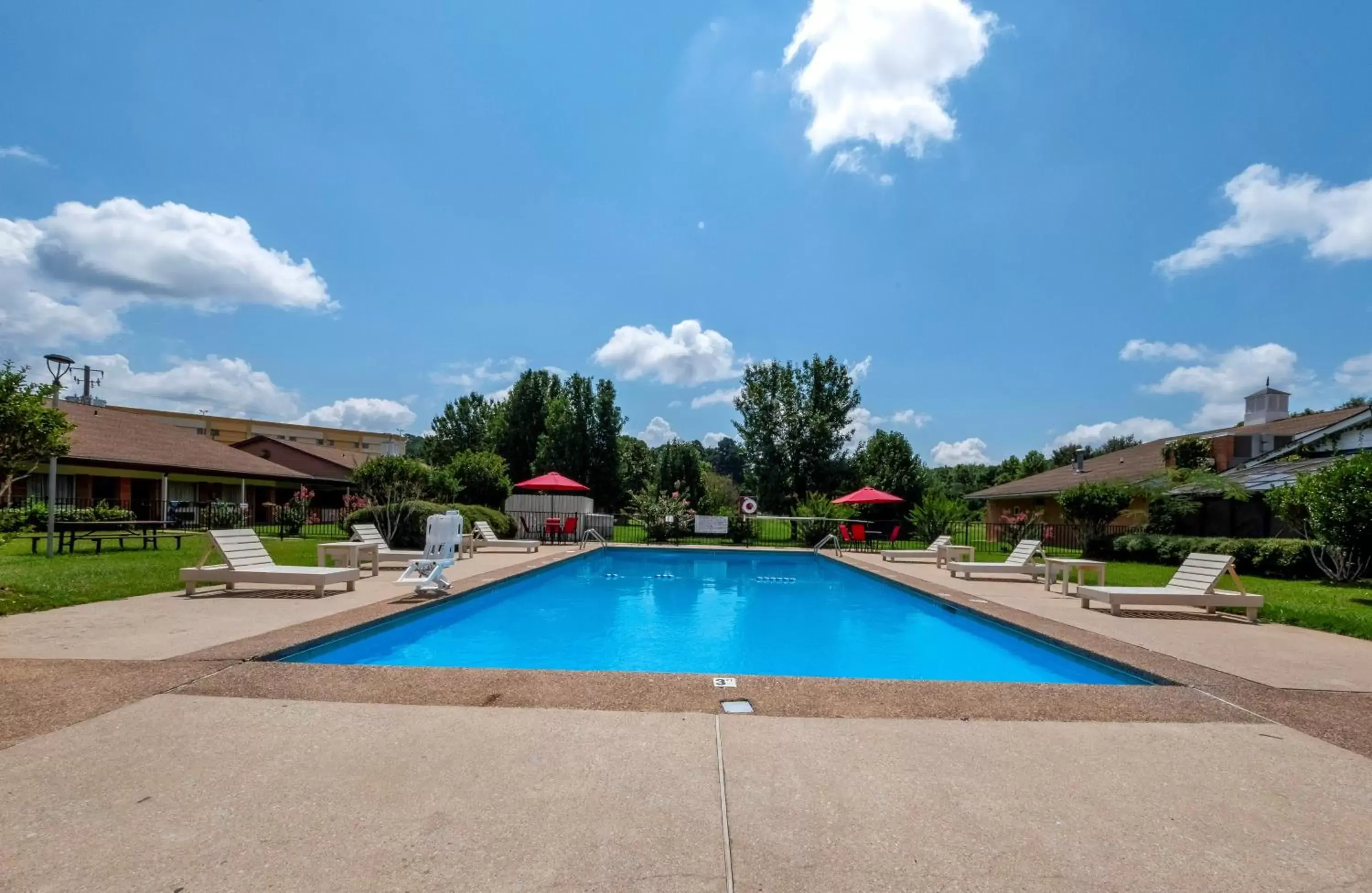 Swimming pool, Property Building in Red Roof Inn Meridian