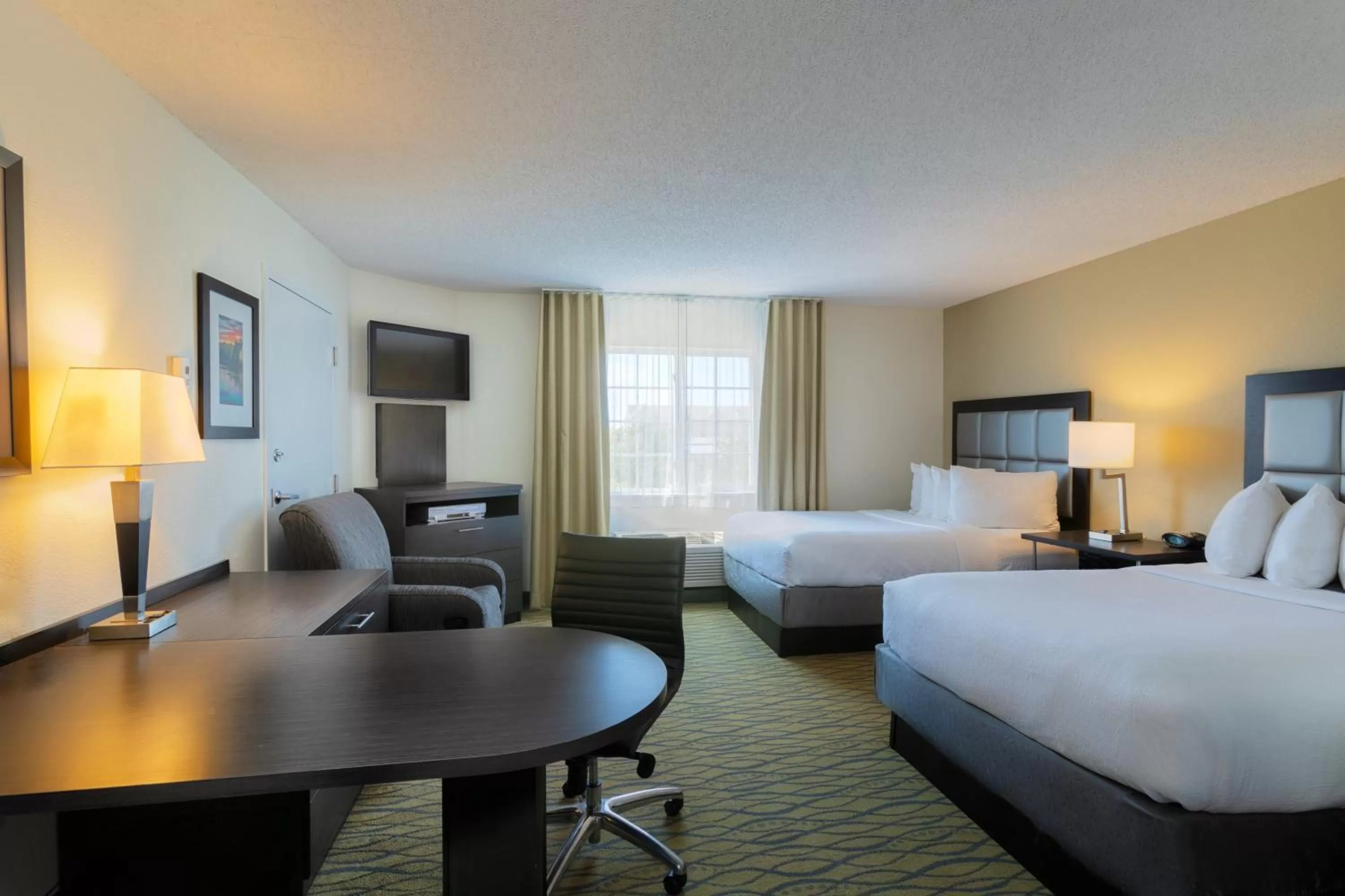 Photo of the whole room, Bed in Candlewood Suites Rogers-Bentonville by IHG