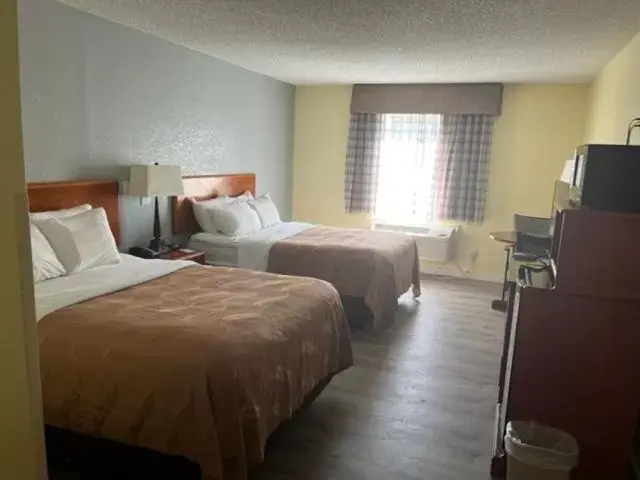 Photo of the whole room, Bed in Quality Inn University Area