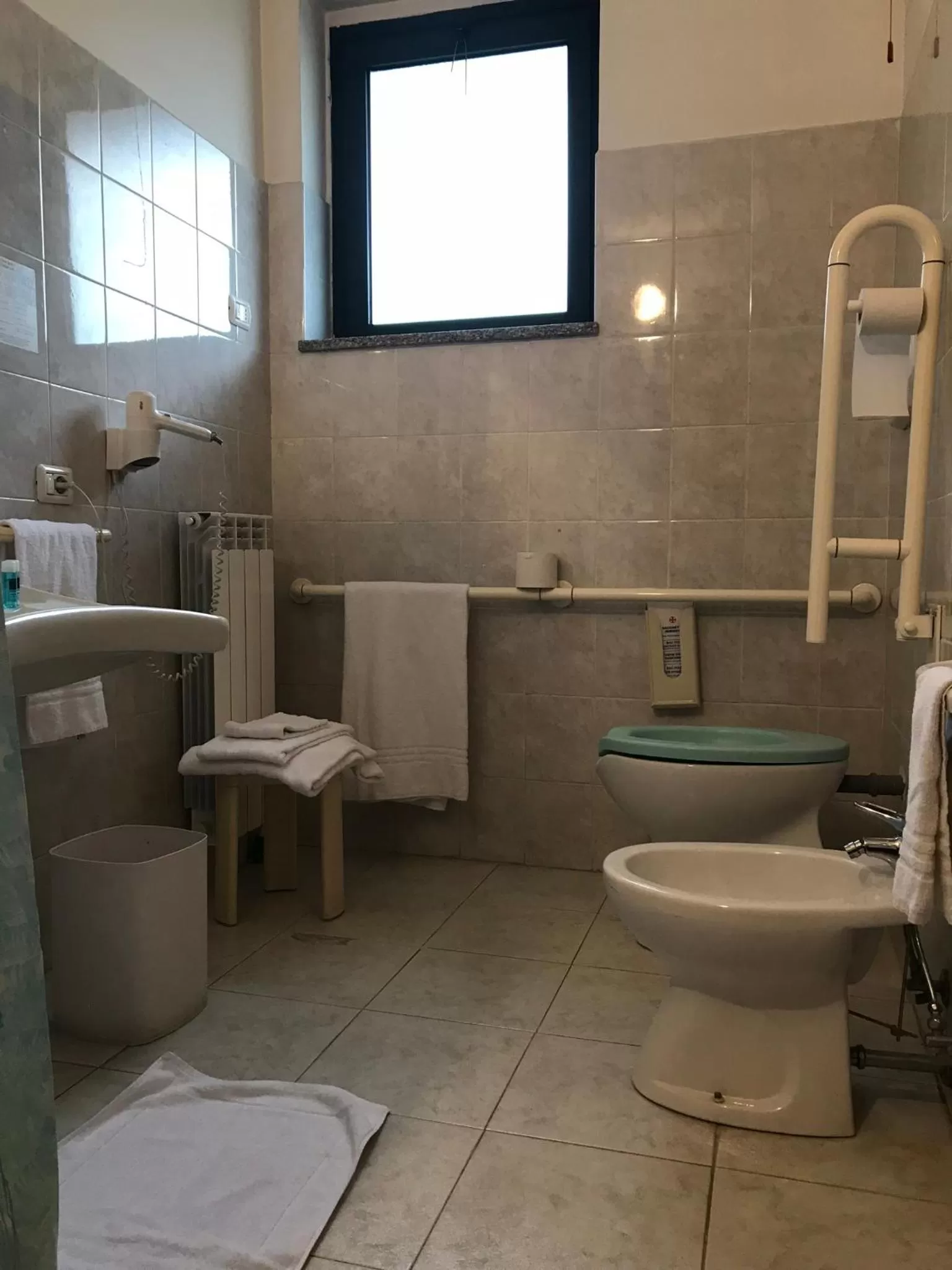 Bathroom in Ascot Lodging