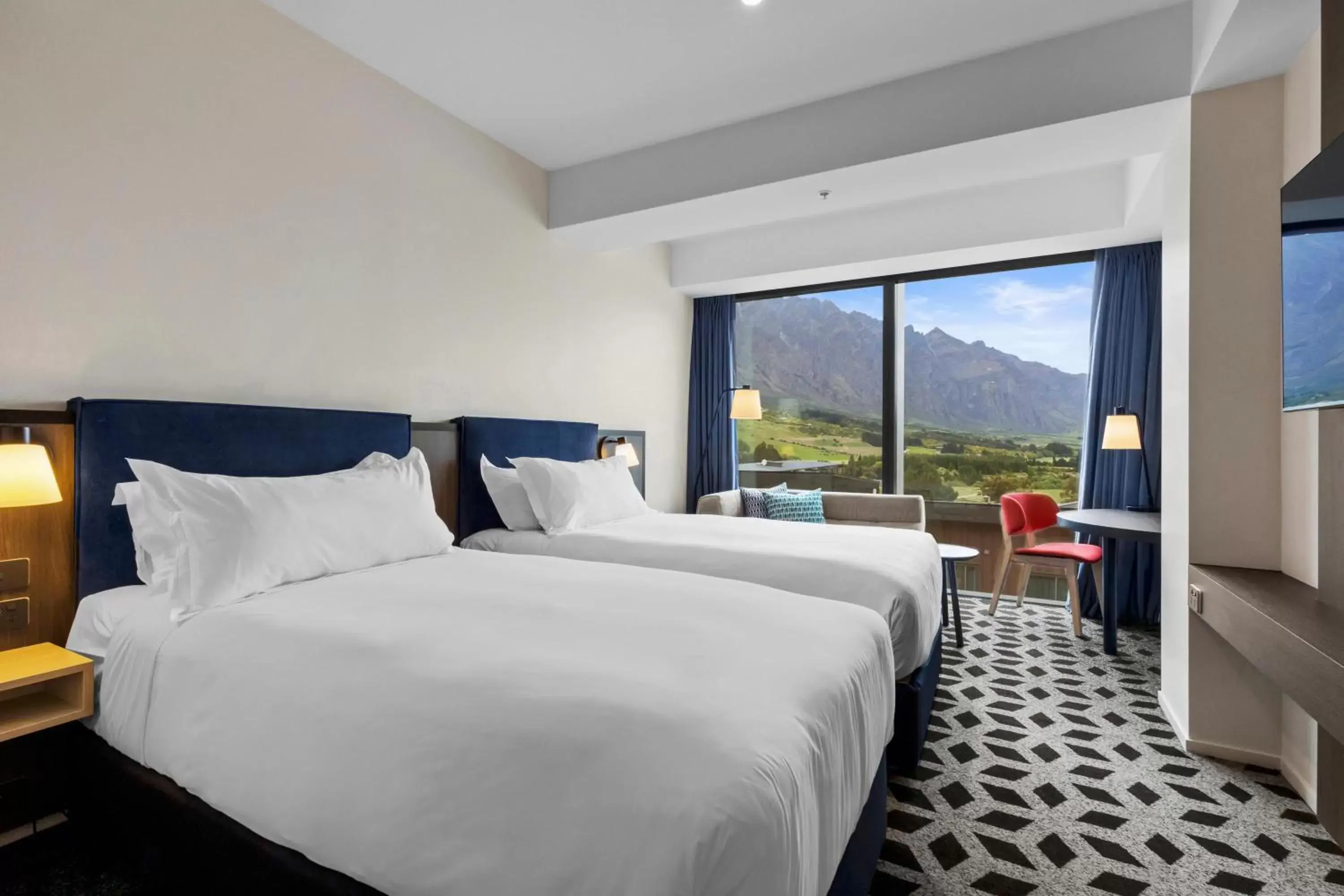 Bed in Holiday Inn Queenstown Remarkables Park