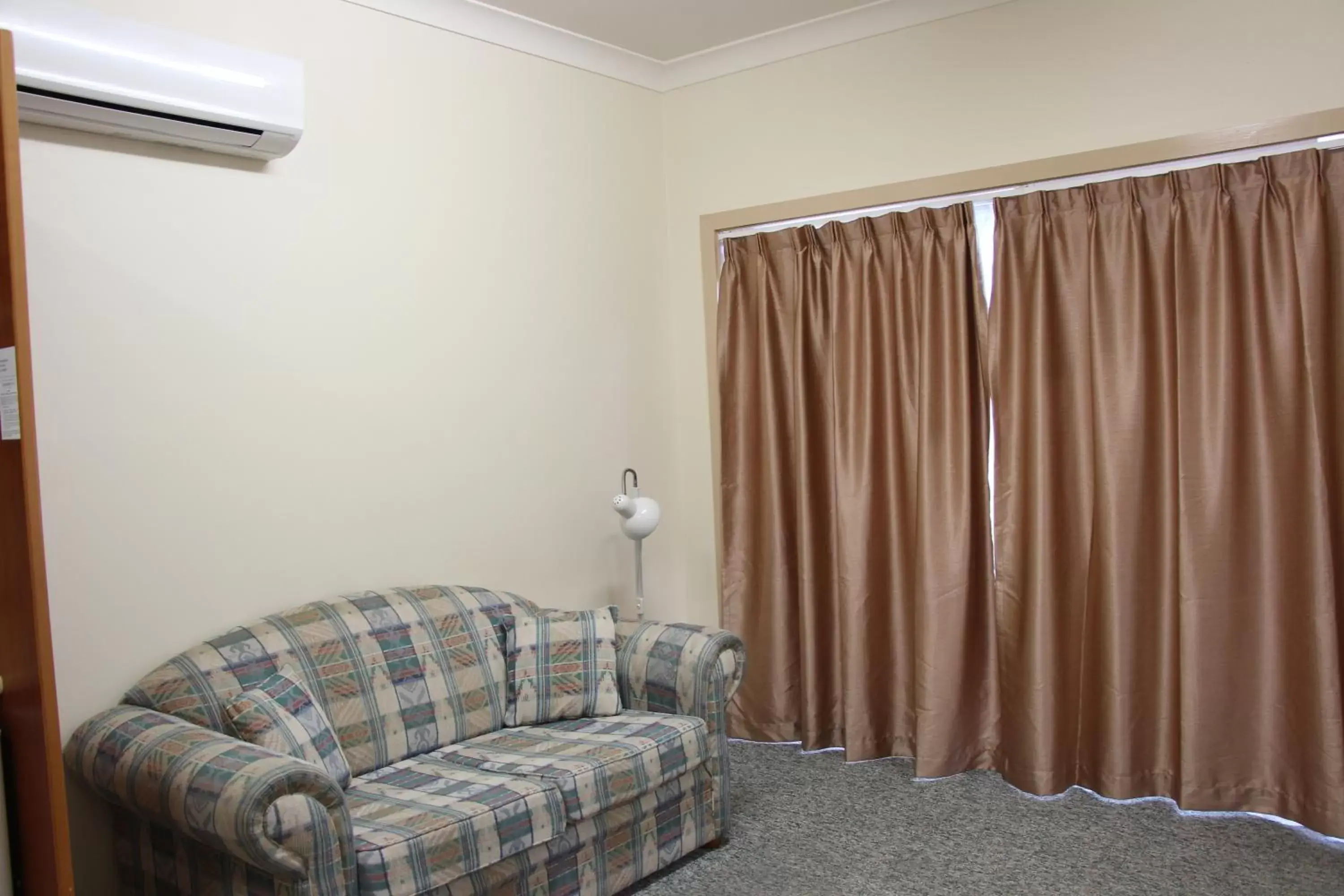 Living room, Seating Area in The Pioneer Way Motel