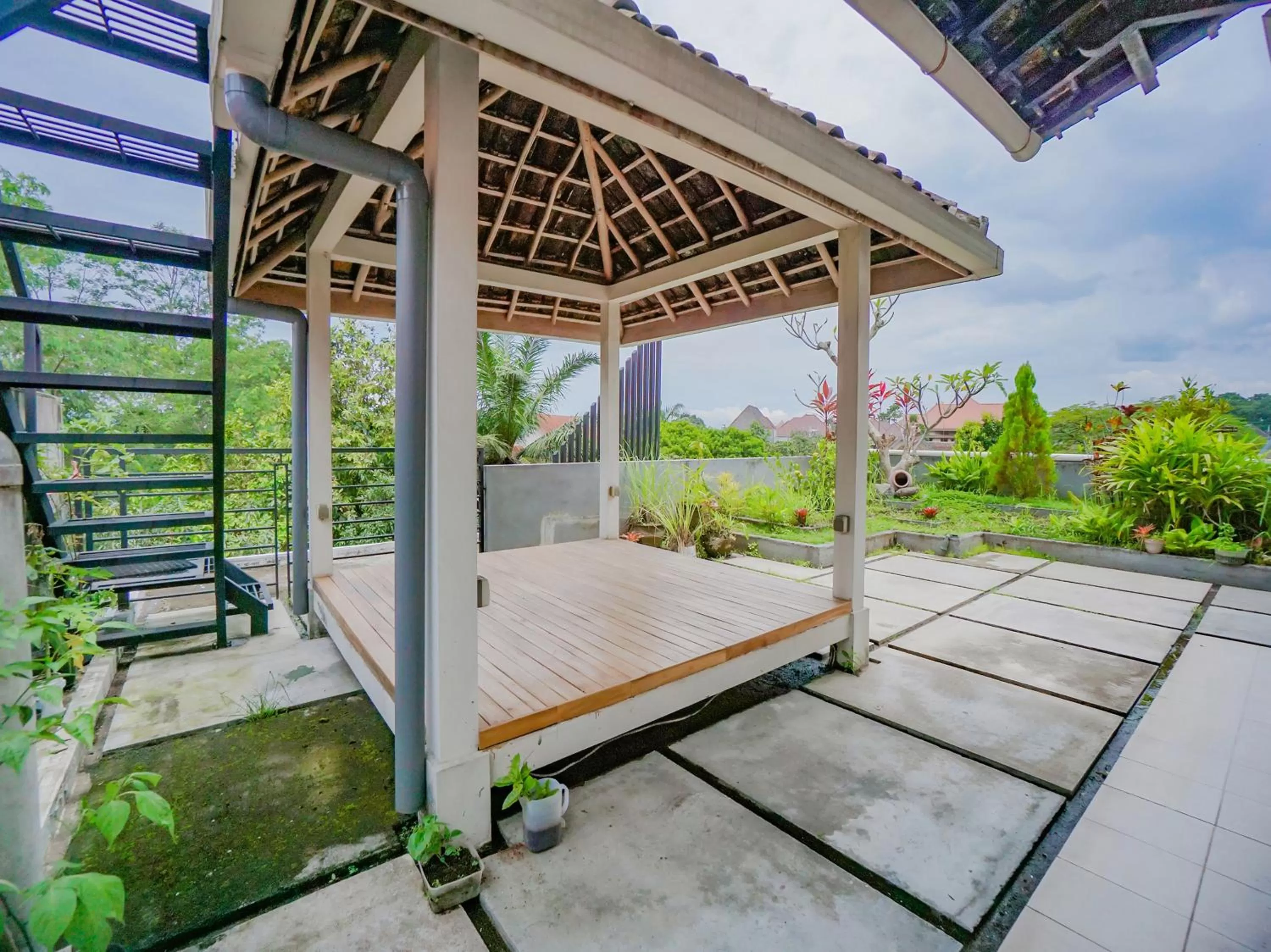 Garden in SUPER OYO 90319 Angler Guest House Malang