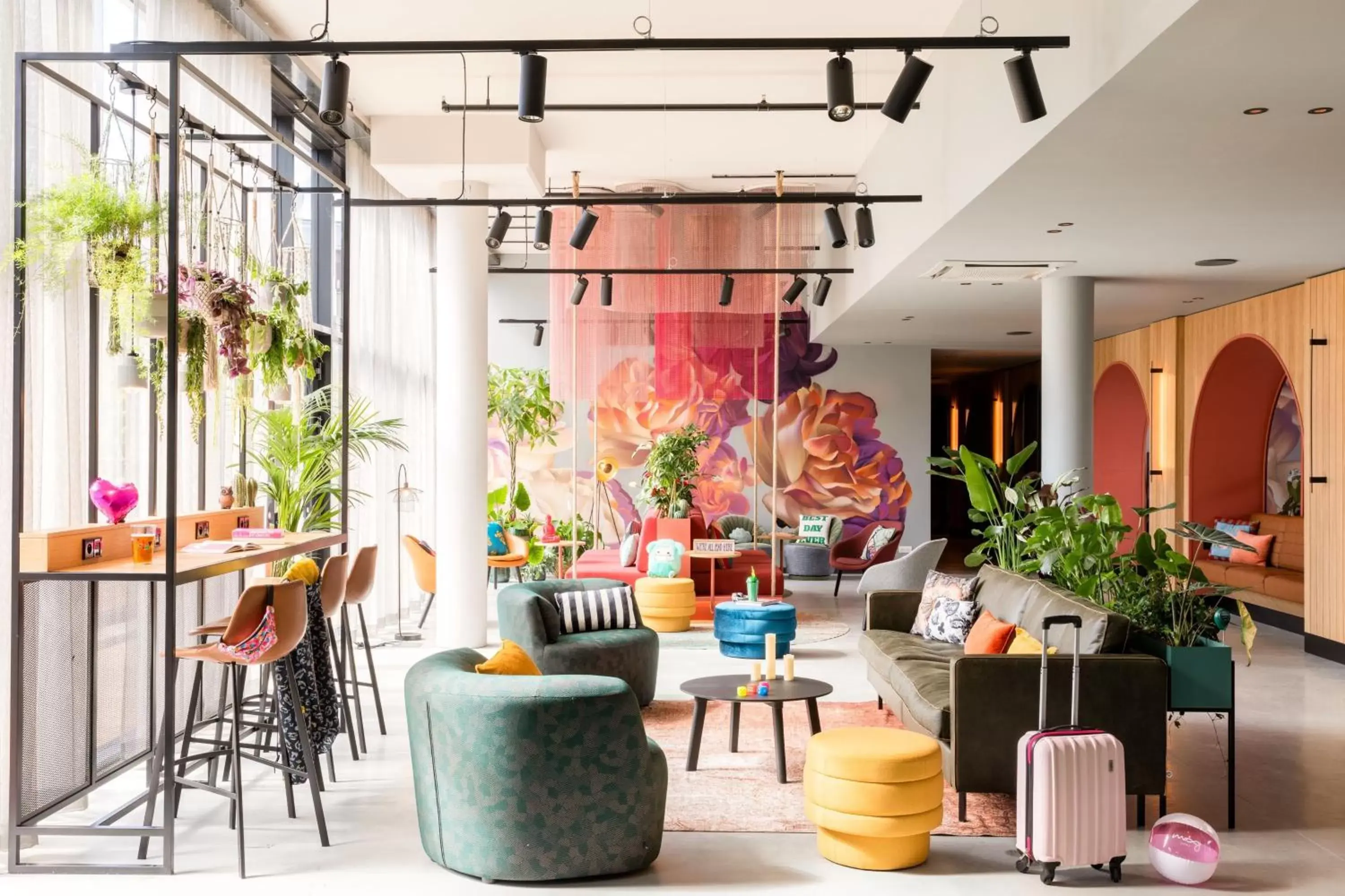 Lobby or reception, Lounge/Bar in Moxy Paris Val d'Europe