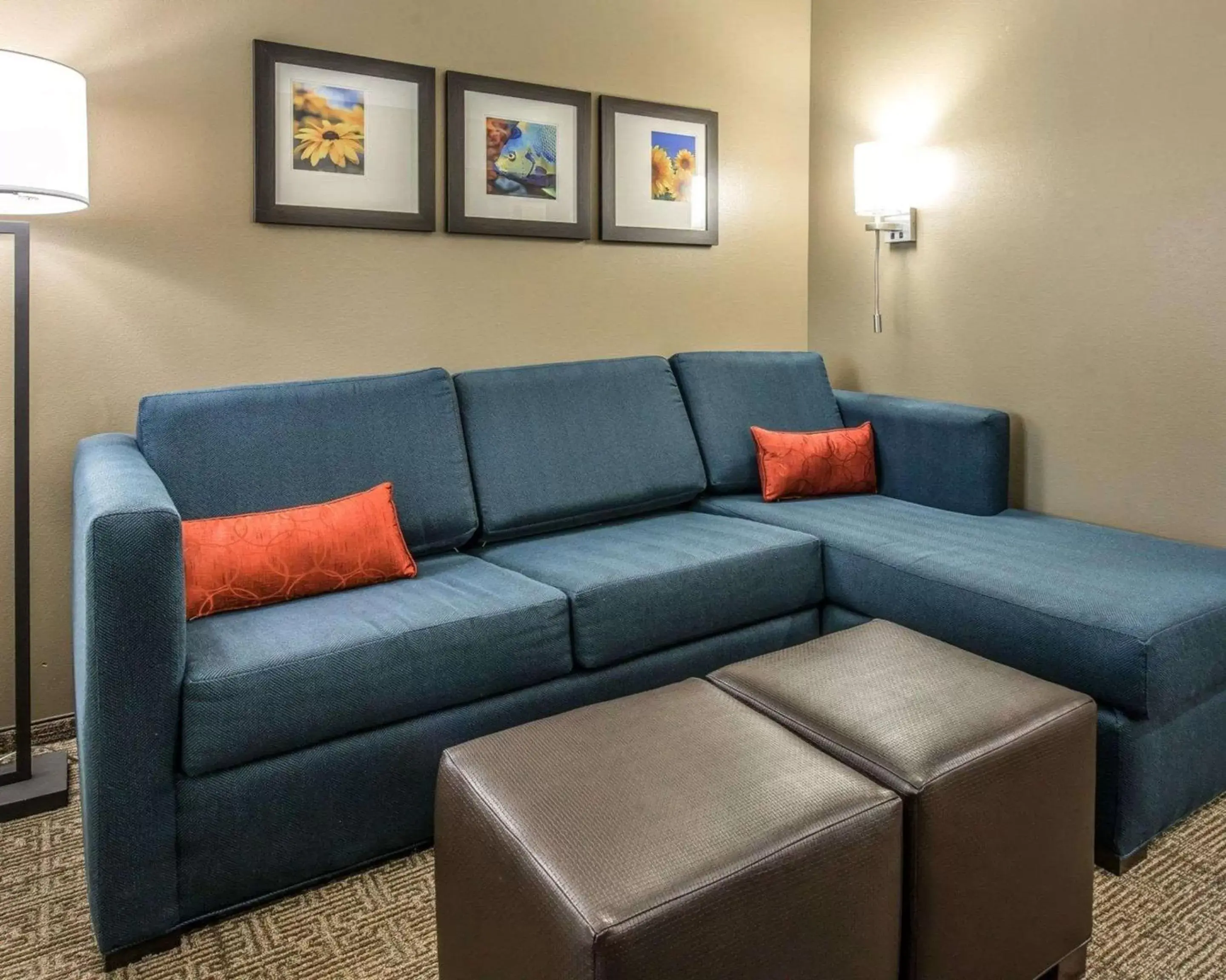 Photo of the whole room, Seating Area in Comfort Suites near Rainbow Springs Dunnellon