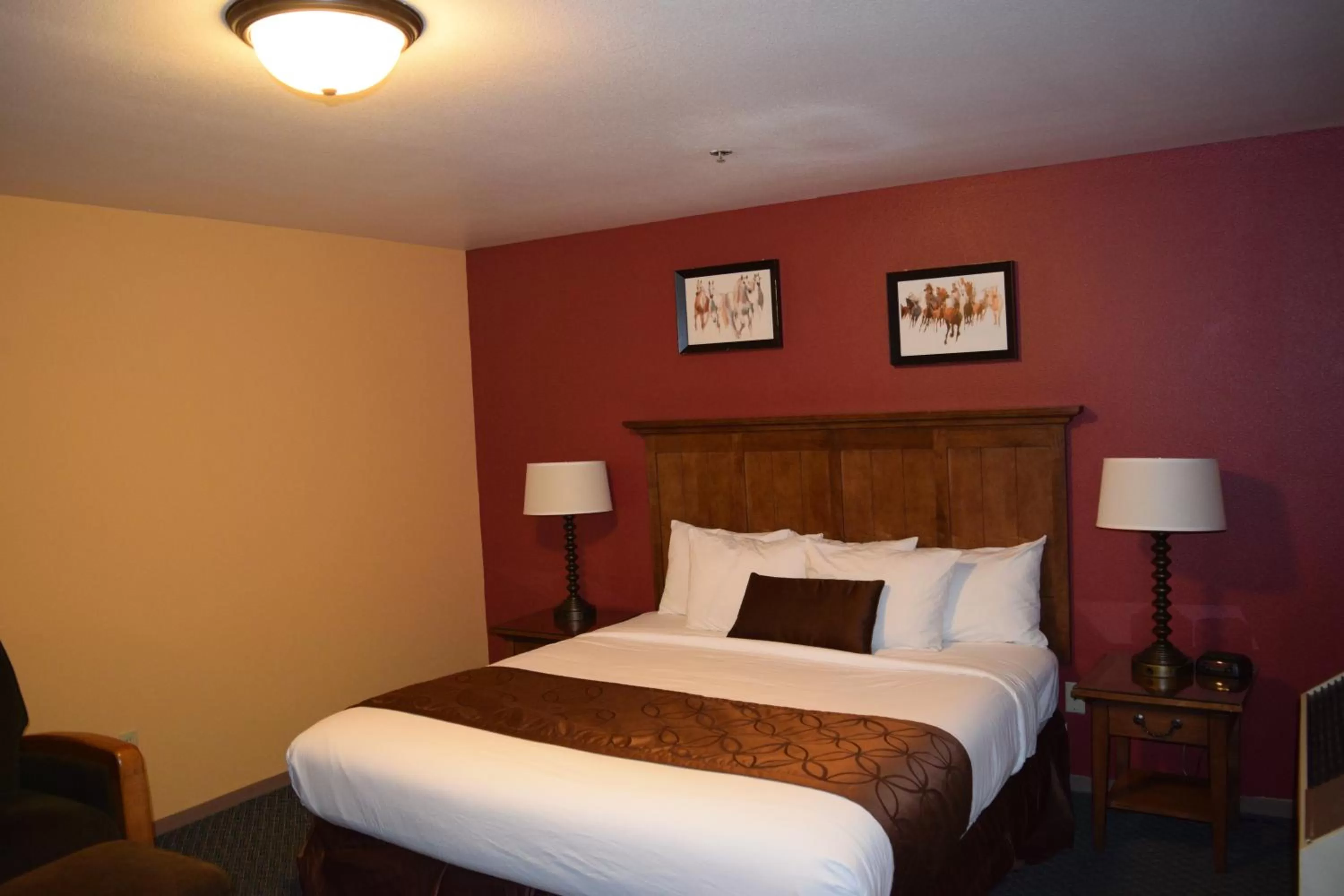 Bedroom, Bed in The Royal Victorian Motel