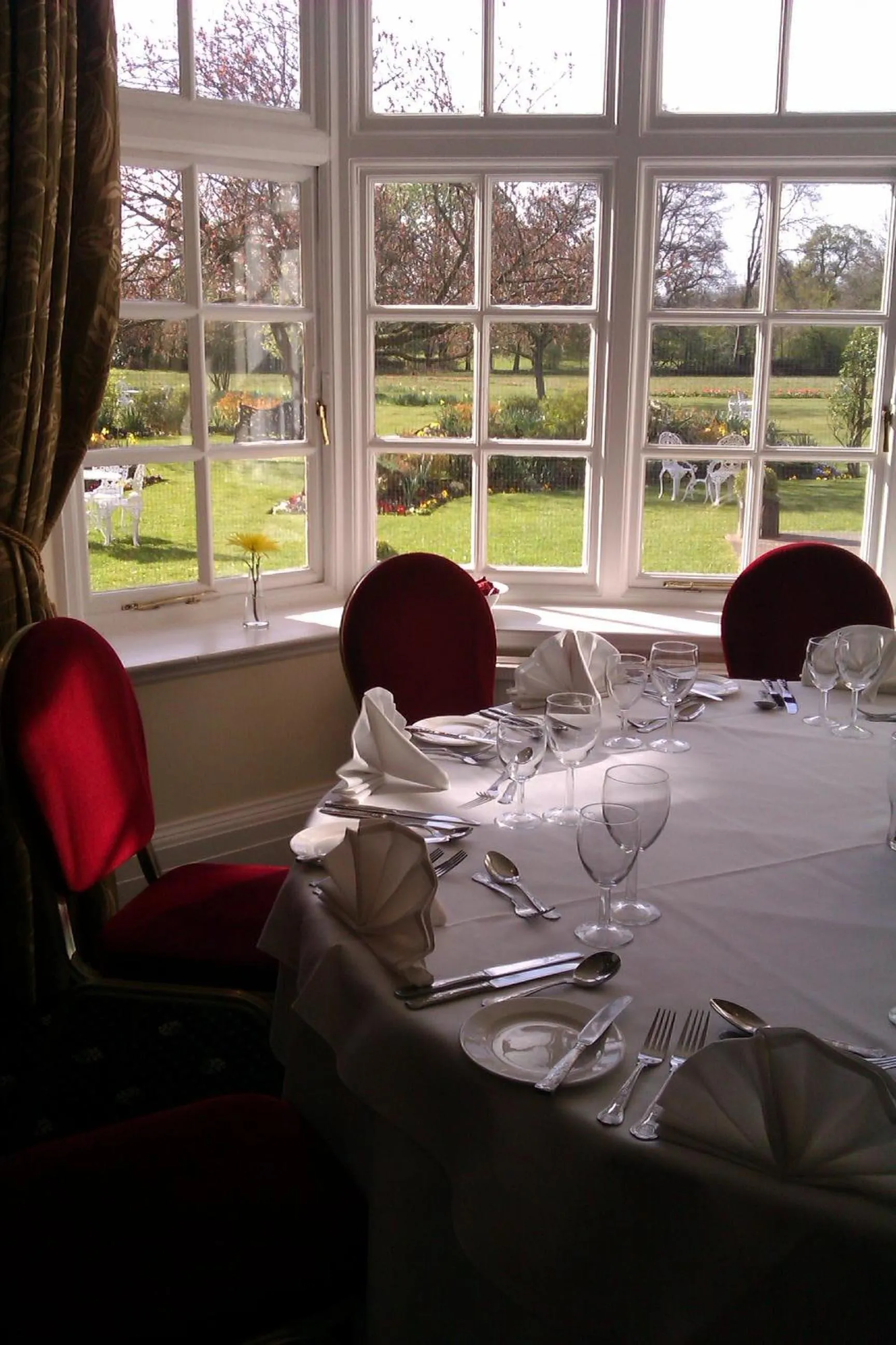 Restaurant/places to eat in Grovefield House Hotel By Uno