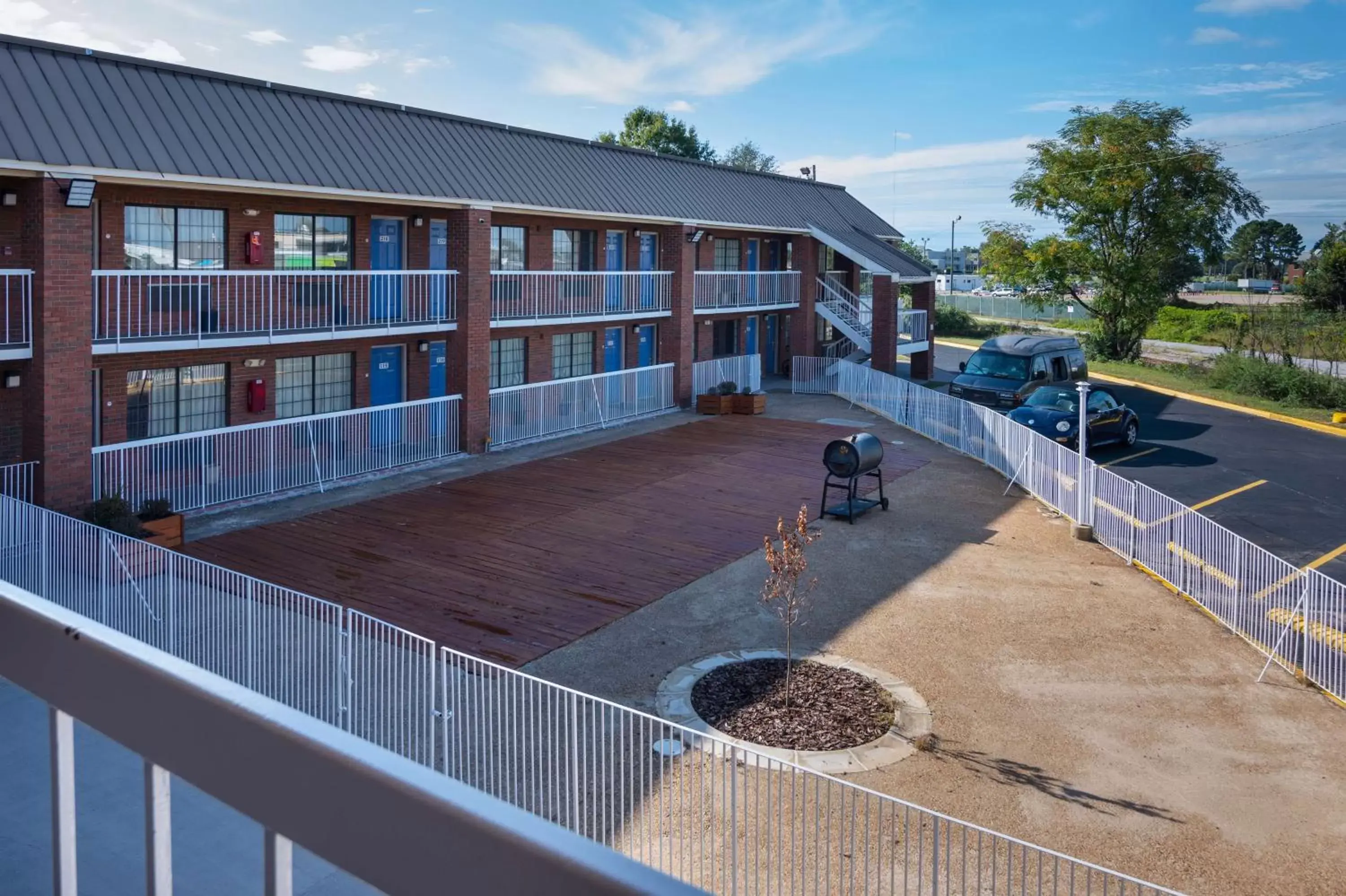 Property building in Motel 6-Montgomery, AL - Coliseum Property building in Motel 6-Montgomery, AL - Coliseum