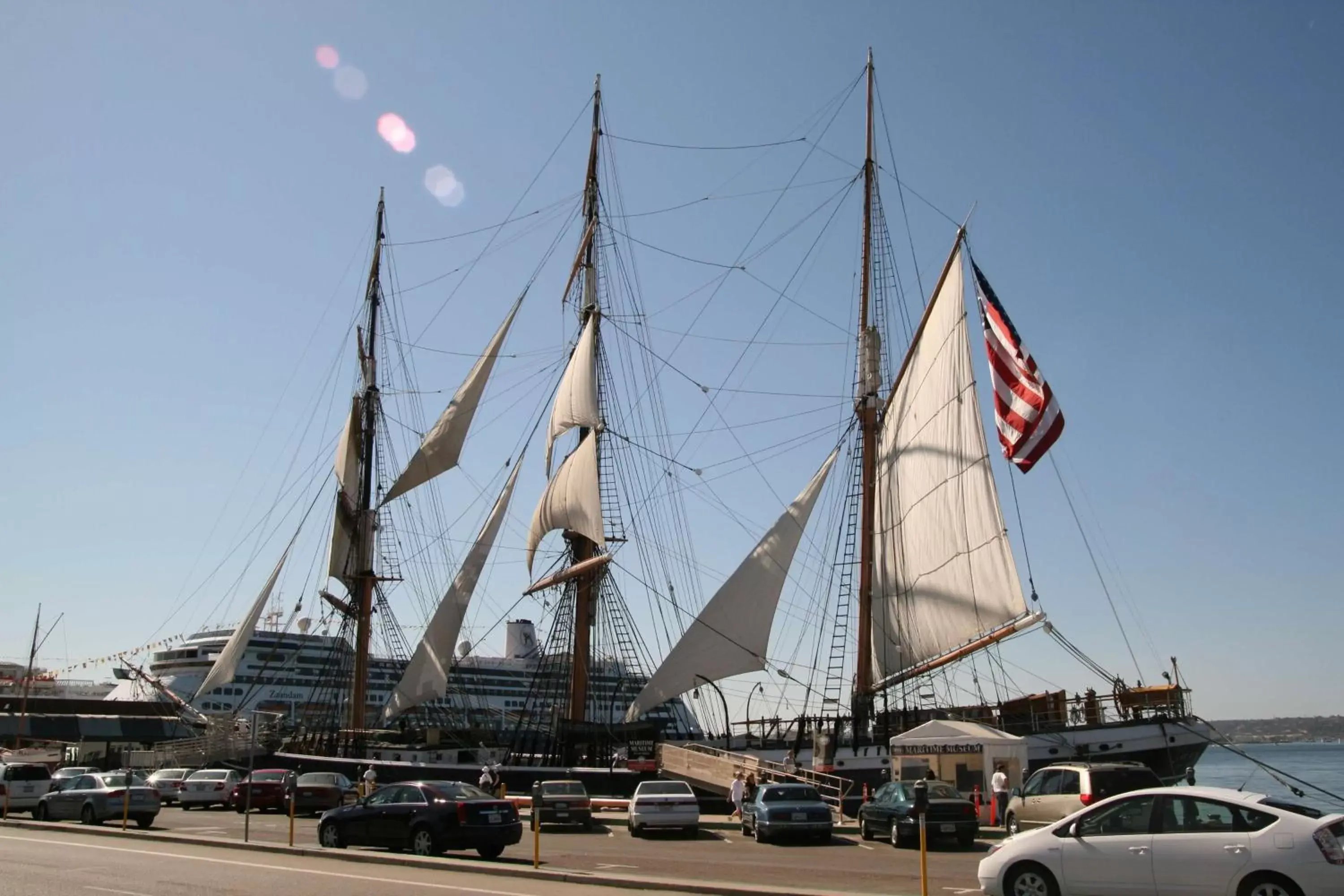 Property building in Hampton Inn San Diego Downtown Property building in Hampton Inn San Diego Downtown