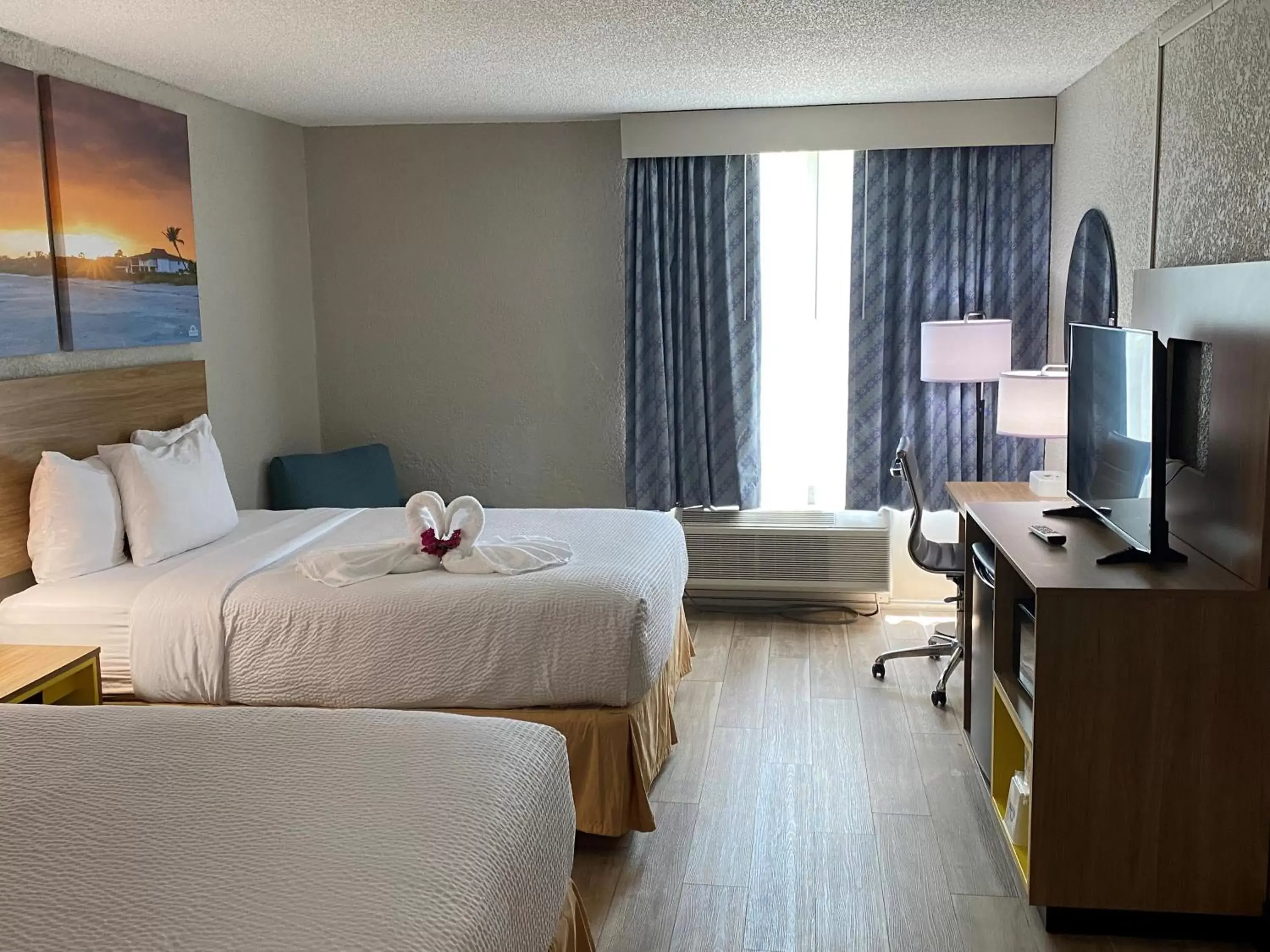 Photo of the whole room, Bed in Days Inn by Wyndham Fort Pierce Midtown