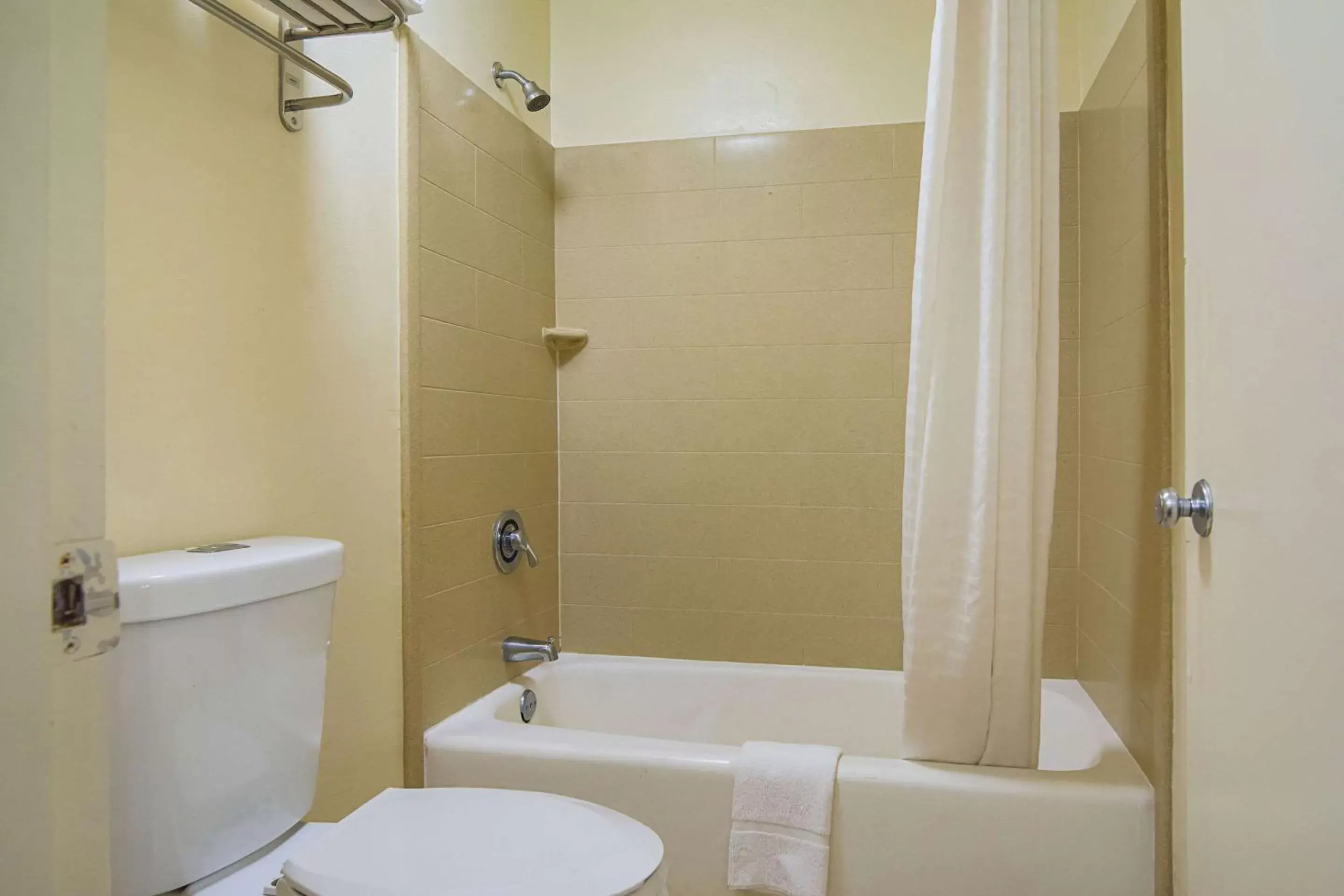 Photo of the whole room, Bathroom in Econo Lodge Research Triangle Park