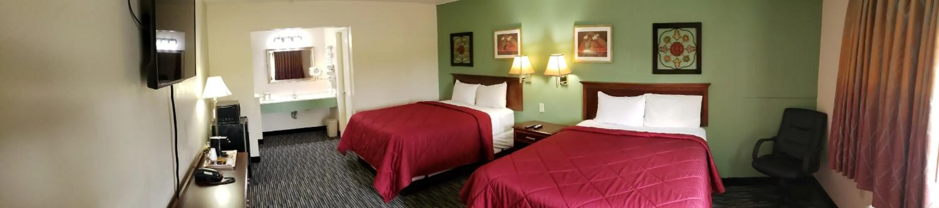 Bed in Super 7 Motel