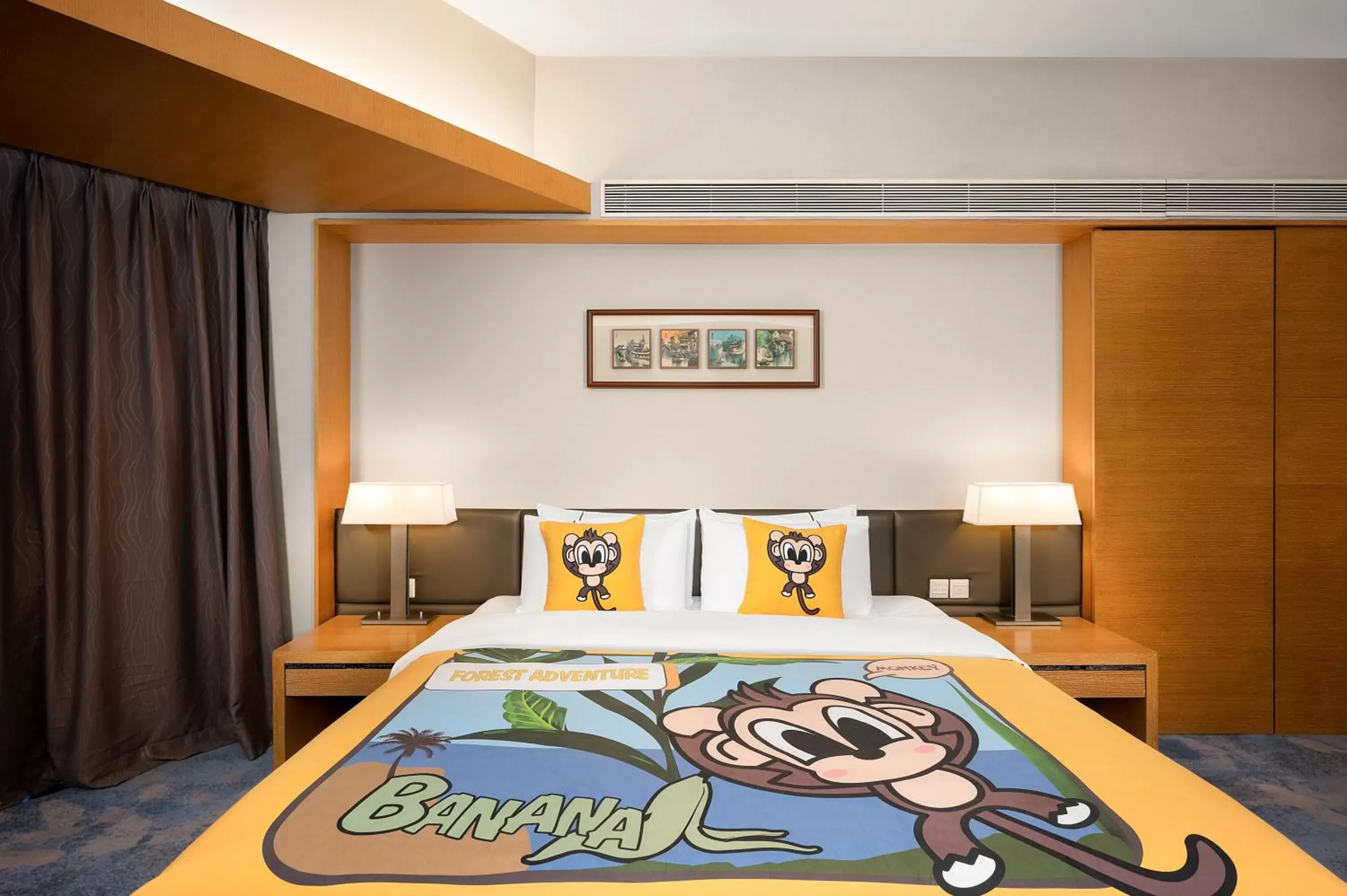Bed in Jianguo Hotel Guangzhou