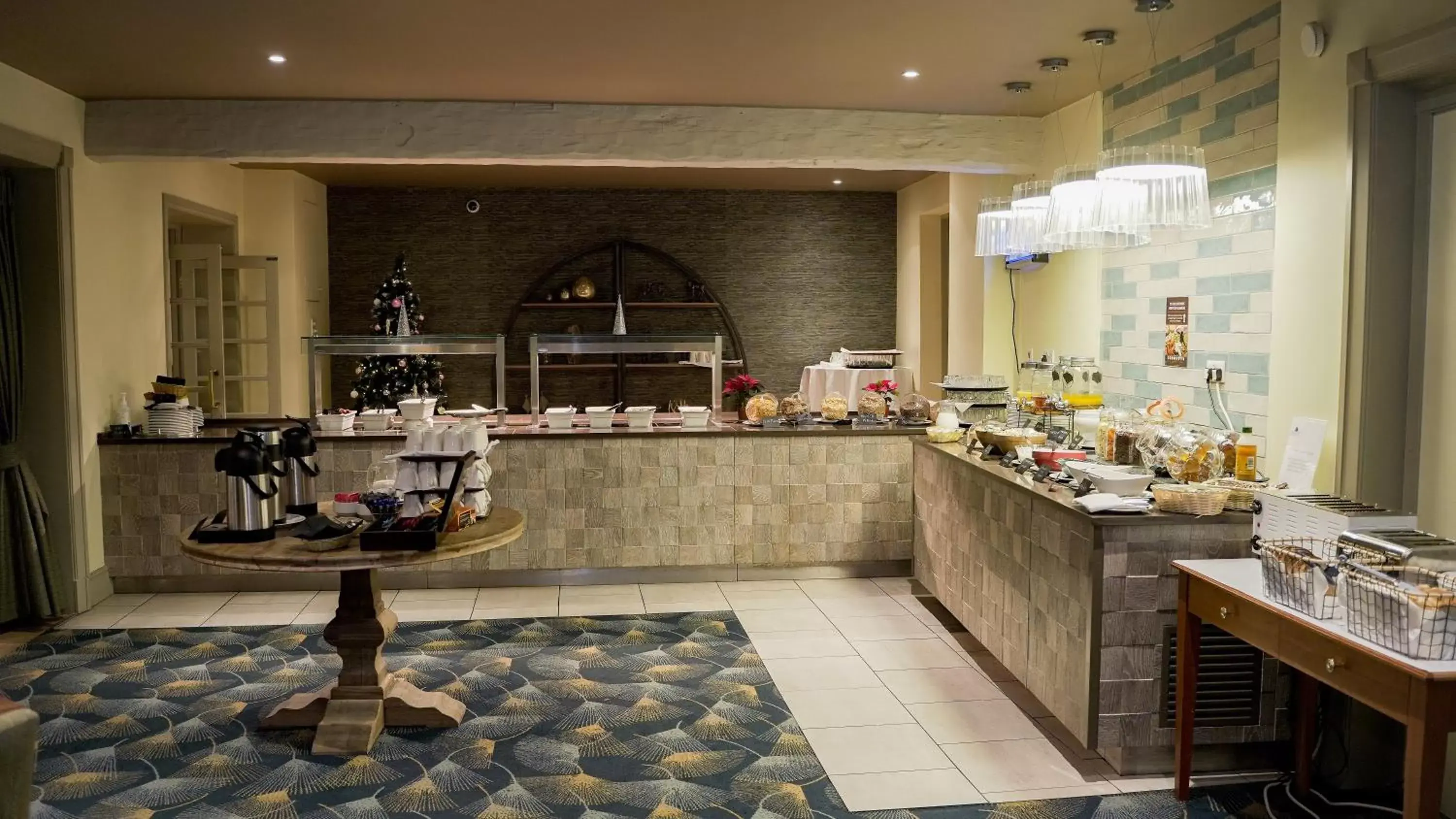 Buffet breakfast, Restaurant/Places to Eat in The Holt Hotel