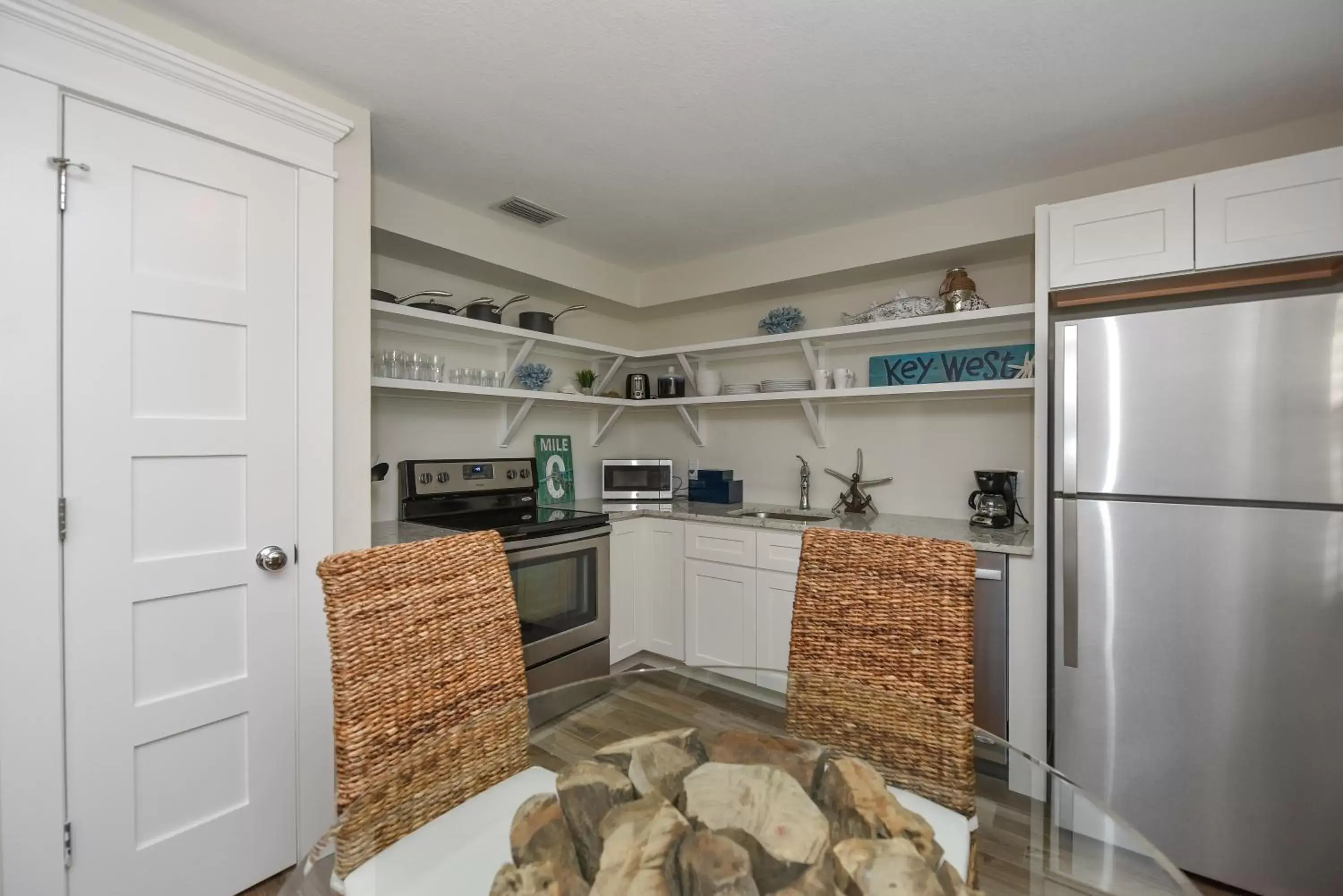 Kitchen or kitchenette, Kitchen/Kitchenette in Tropical Breeze Resort