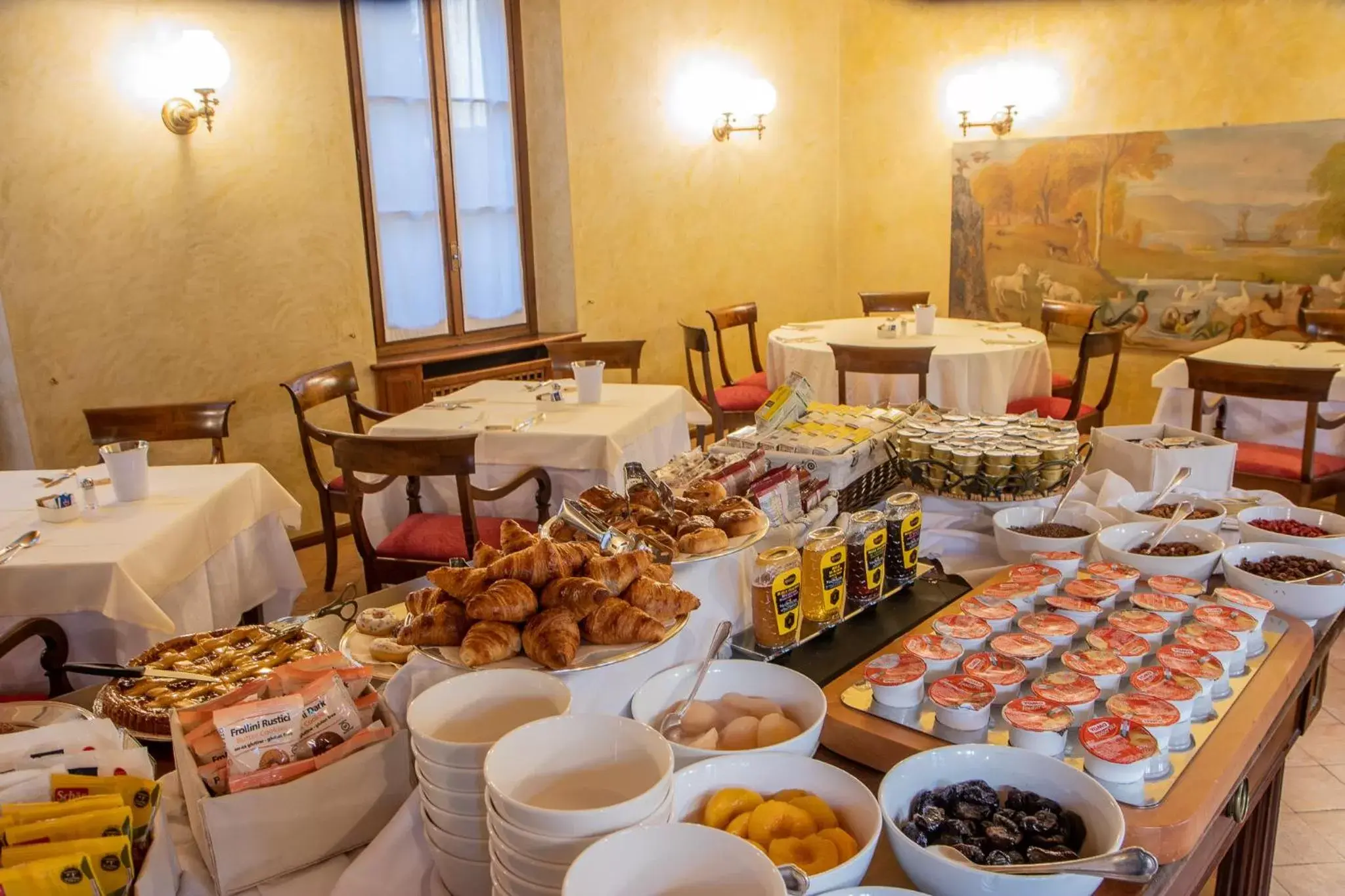 Breakfast, Restaurant/Places to Eat in Albergo Le Due Corti