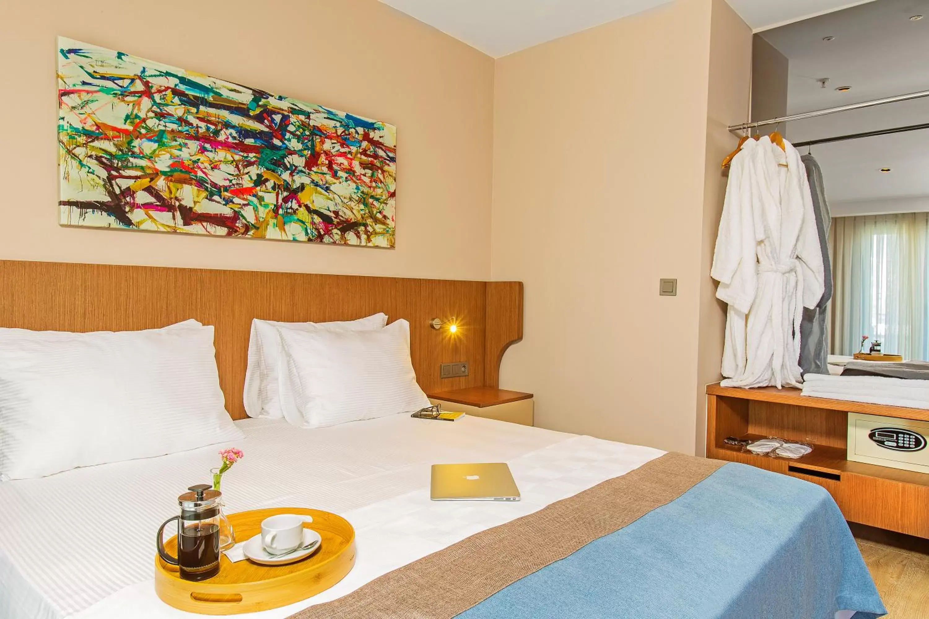 Bed, Room Photo in Redmont Hotel Nisantasi