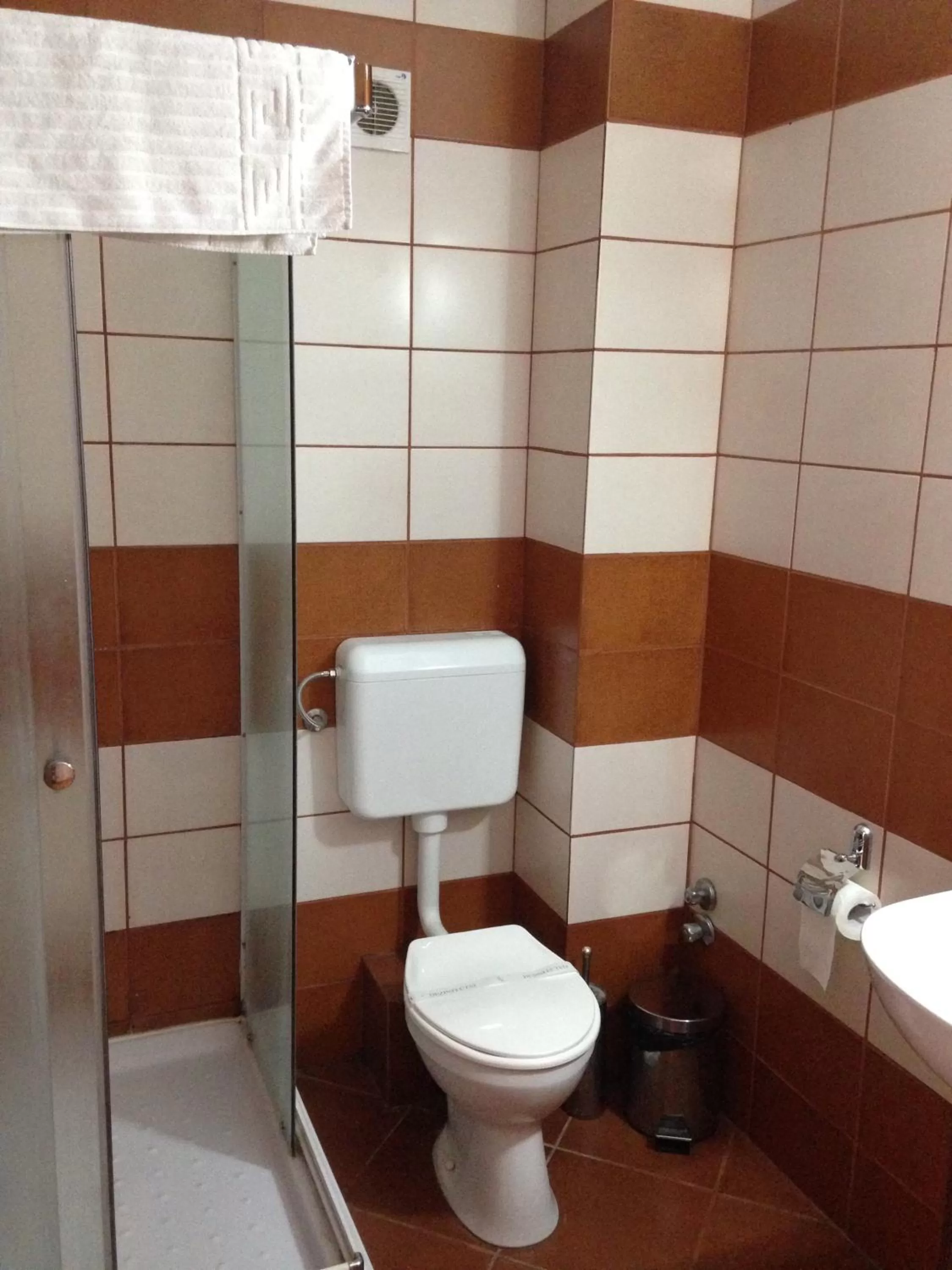 Shower, Bathroom in Hotel Romantik