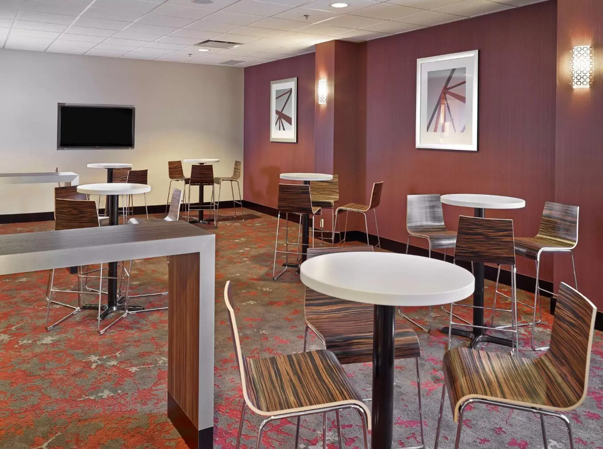 Meeting/conference room, Lounge/Bar in DoubleTree by Hilton West Edmonton
