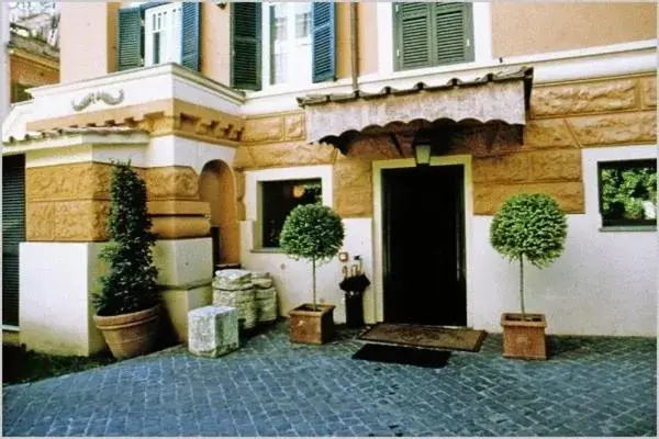 Facade/entrance in Hotel Aventino