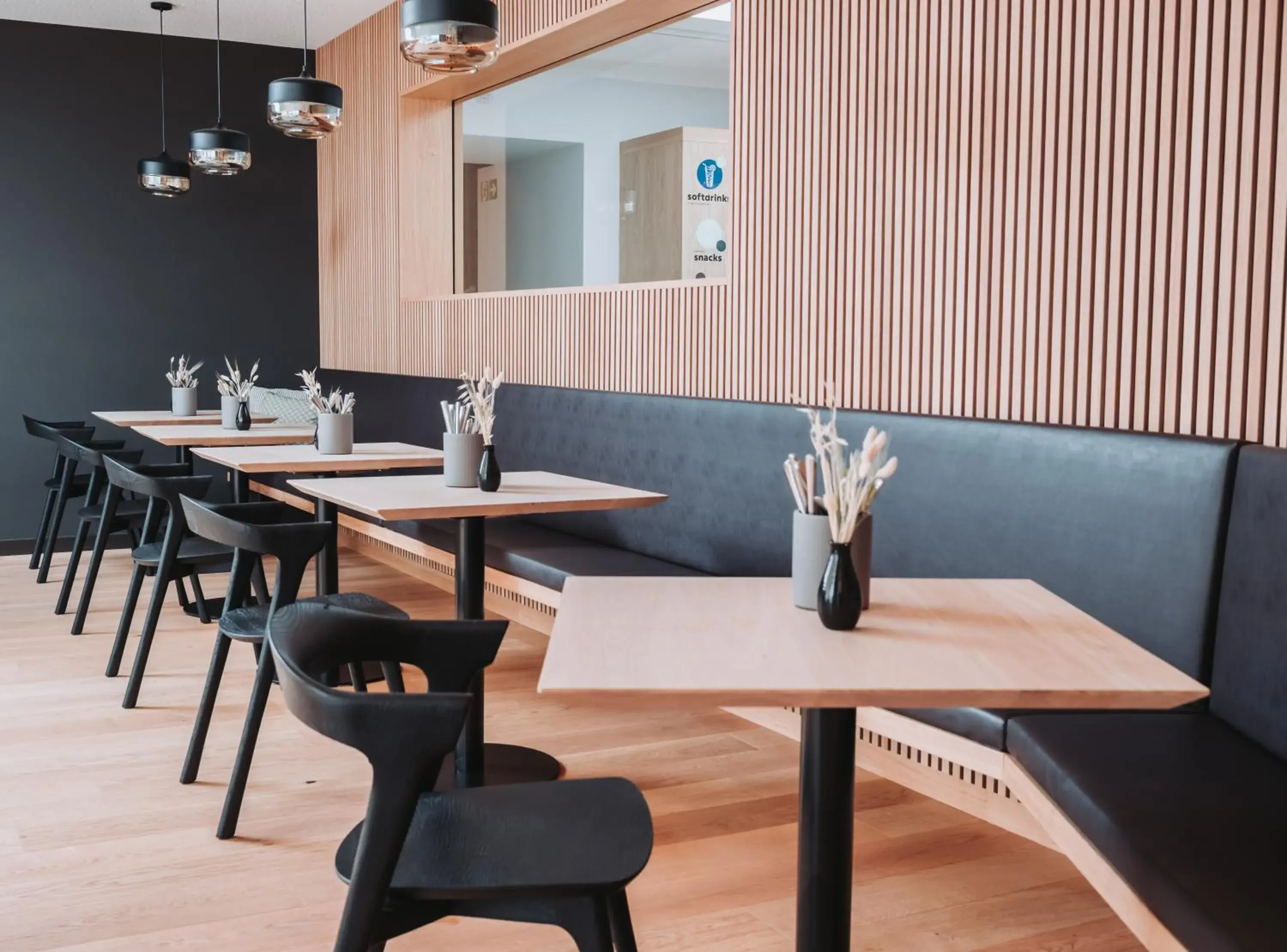 Restaurant/places to eat in Montreux Youth Hostel Restaurant/places to eat in Montreux Youth Hostel