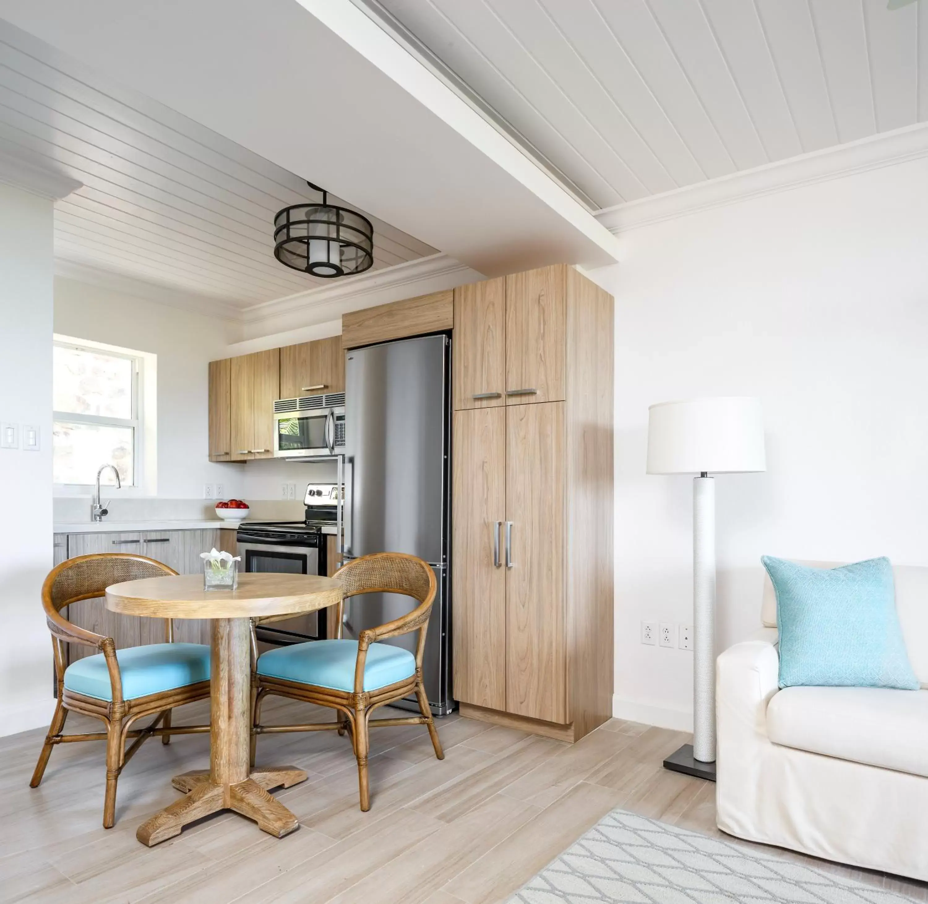 Kitchen or kitchenette, Seating Area in Windjammer Landing Villa Beach Resort