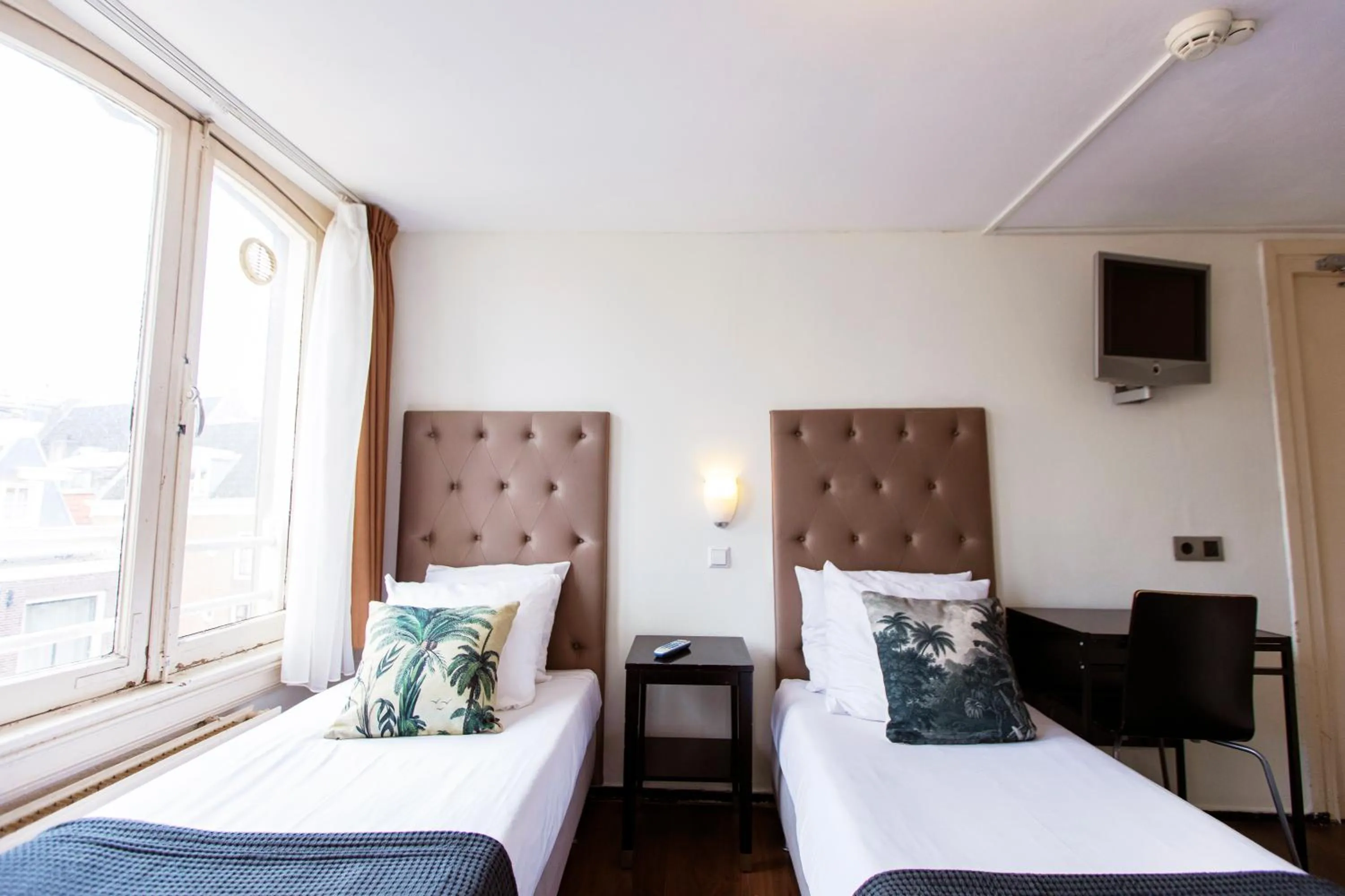 Bed in Quentin Arrive Hotel