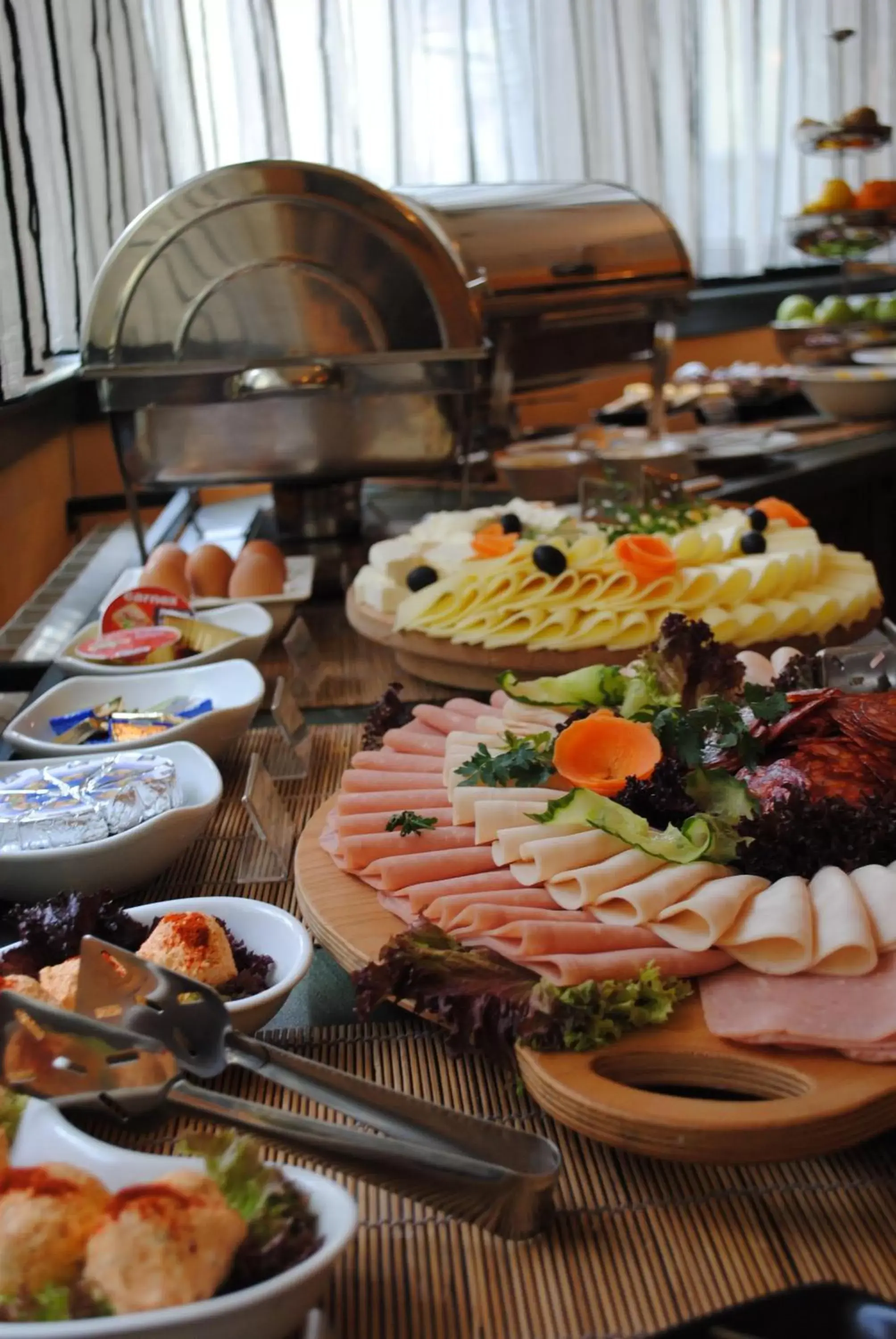 Restaurant/places to eat, Food in Belgrade City Hotel