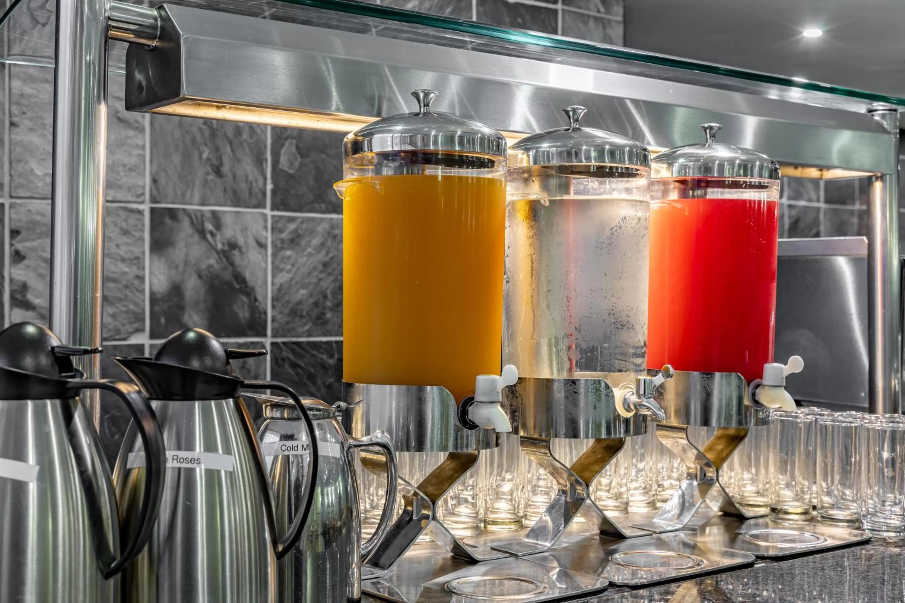 Restaurant/places to eat in African Sky Newcastle Inn