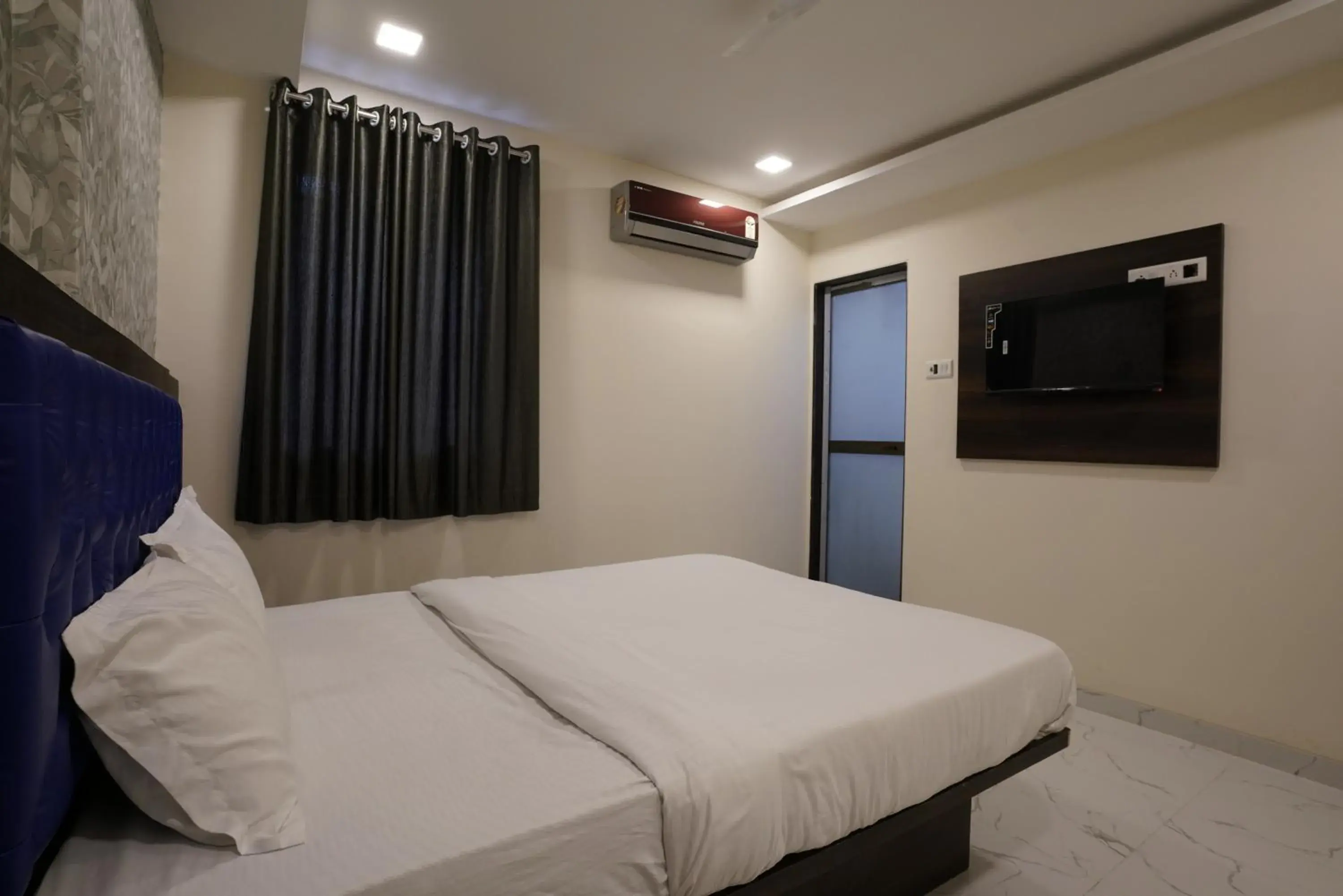 Bed in Hotel King Residency Kurla