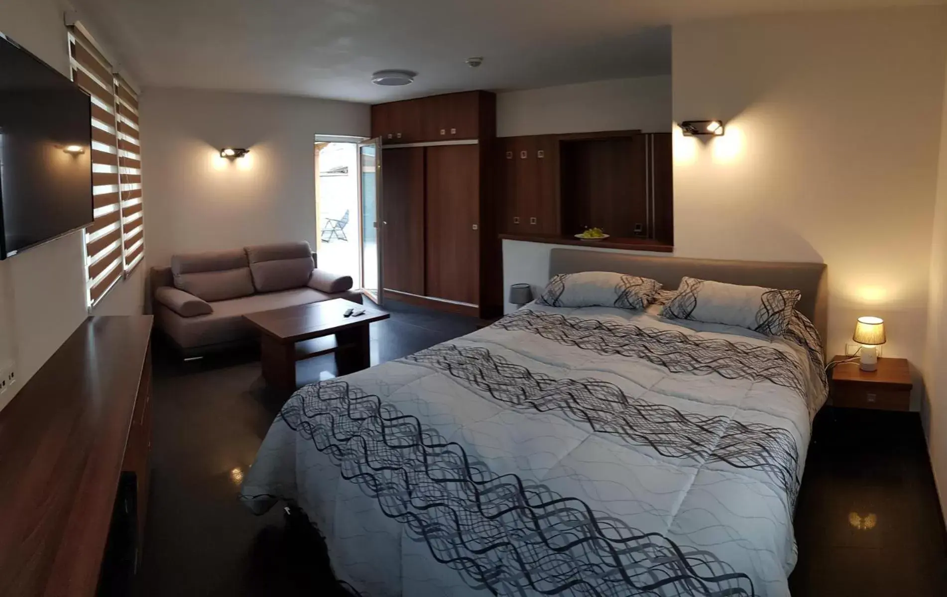 King Room with Roll-In Shower - Disability Access in Apartmány Meandry King Room with Roll-In Shower - Disability Access in Apartmány Meandry