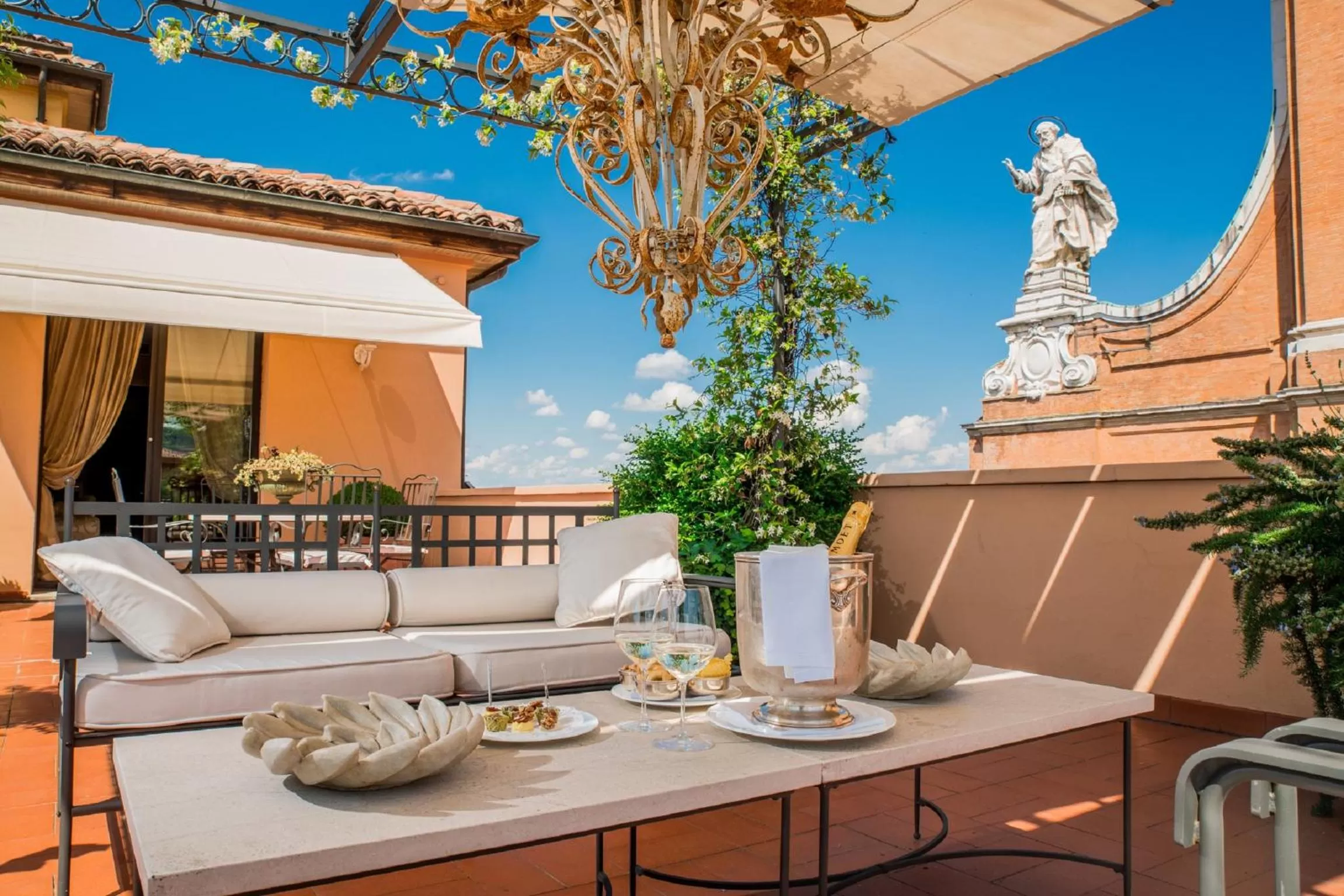 Patio in Grand Hotel Majestic gia' Baglioni