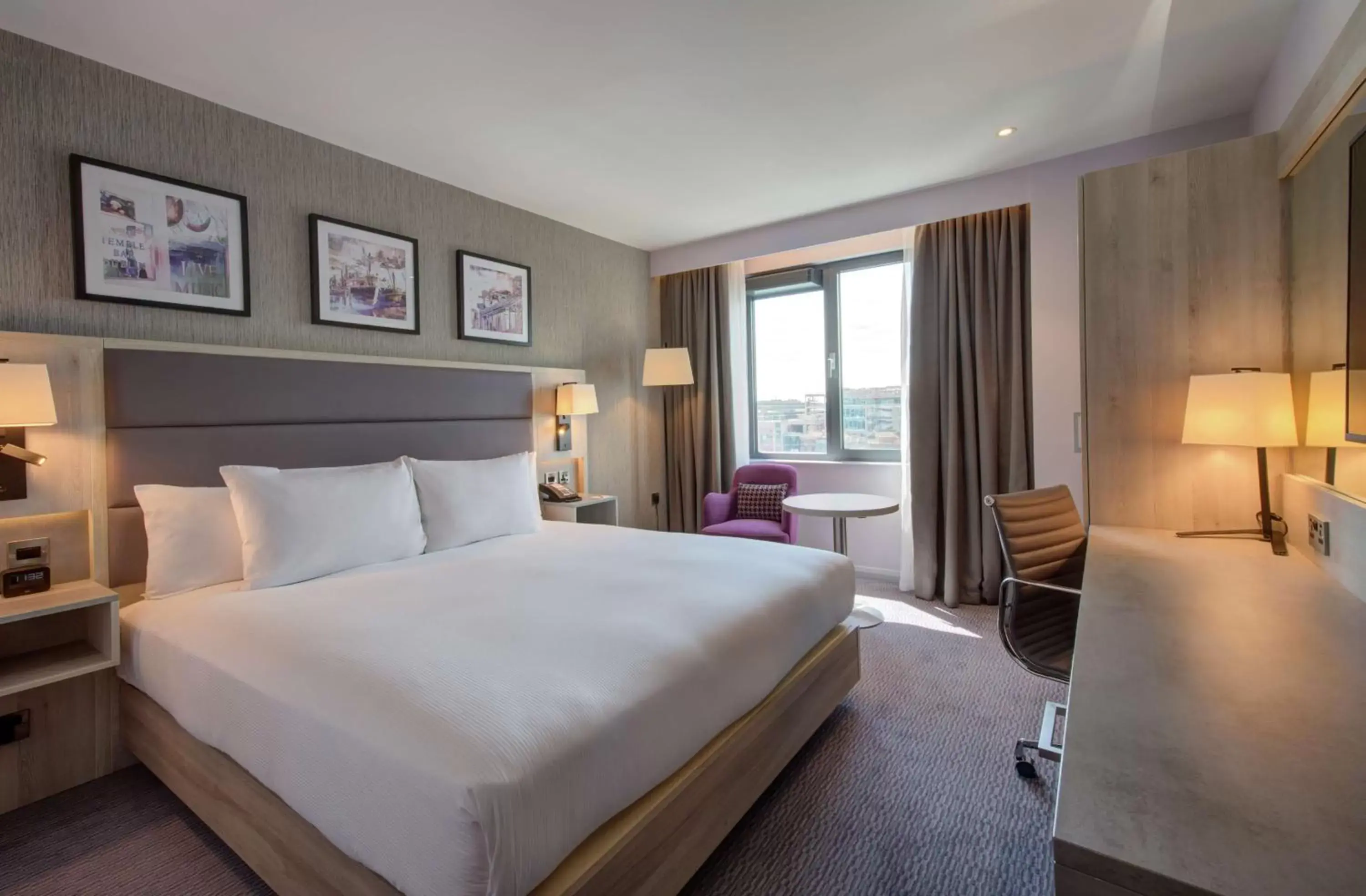 Bedroom, Bed in Hilton Garden Inn Dublin City Centre